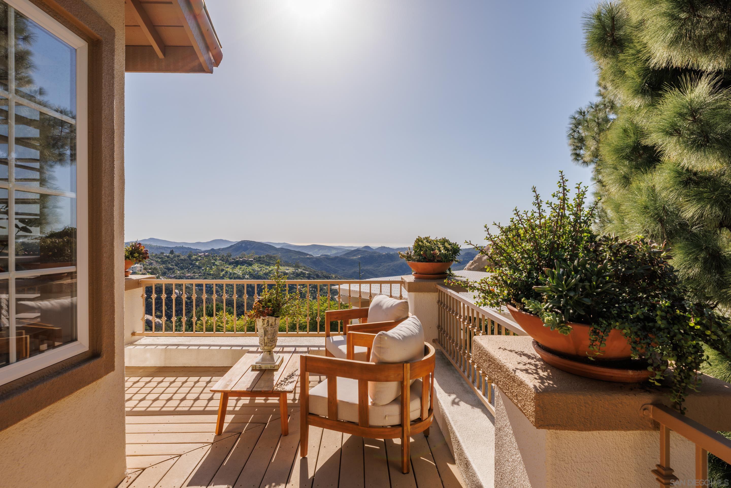 Detail Gallery Image 17 of 50 For 29166  Meadow Glen Way West, Escondido,  CA 92026 - 5 Beds | 3/1 Baths