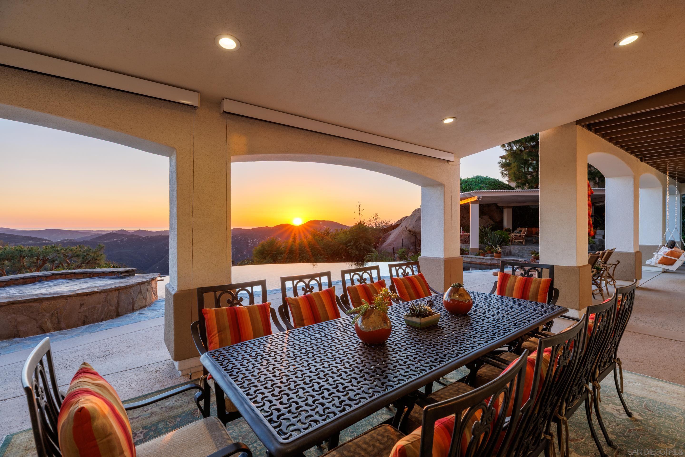 Detail Gallery Image 19 of 50 For 29166  Meadow Glen Way West, Escondido,  CA 92026 - 5 Beds | 3/1 Baths