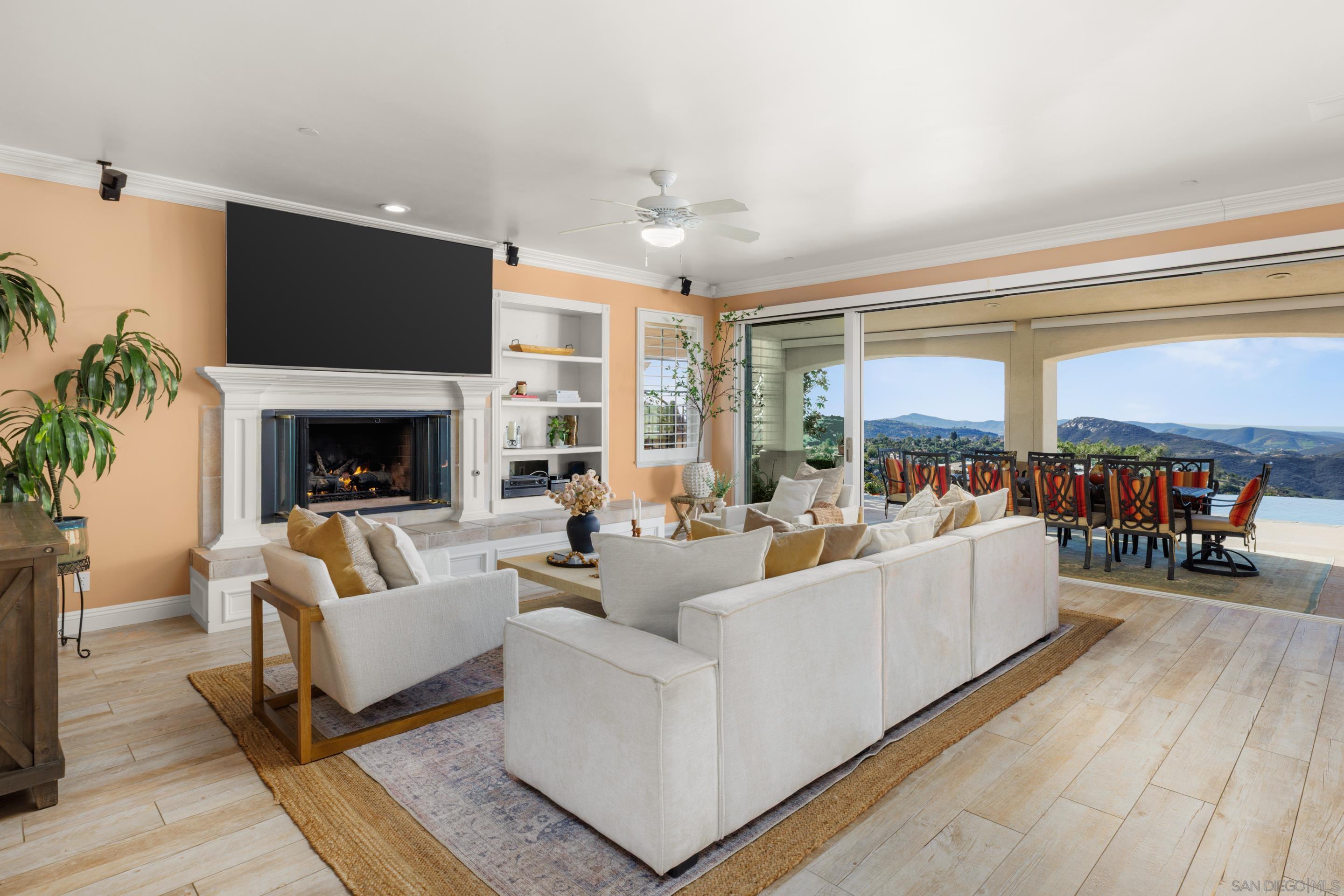 Detail Gallery Image 21 of 50 For 29166  Meadow Glen Way West, Escondido,  CA 92026 - 5 Beds | 3/1 Baths