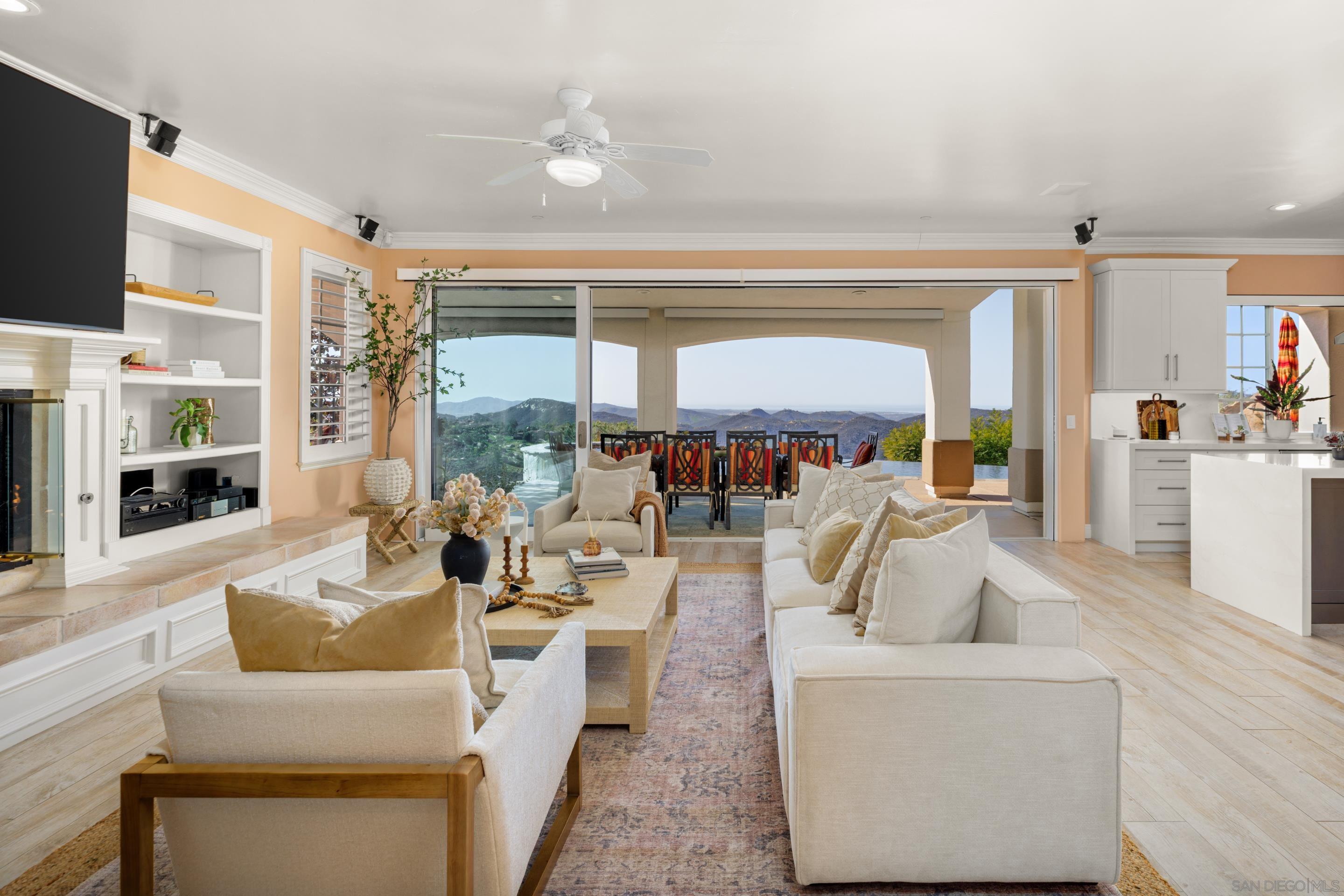 Detail Gallery Image 22 of 50 For 29166  Meadow Glen Way West, Escondido,  CA 92026 - 5 Beds | 3/1 Baths