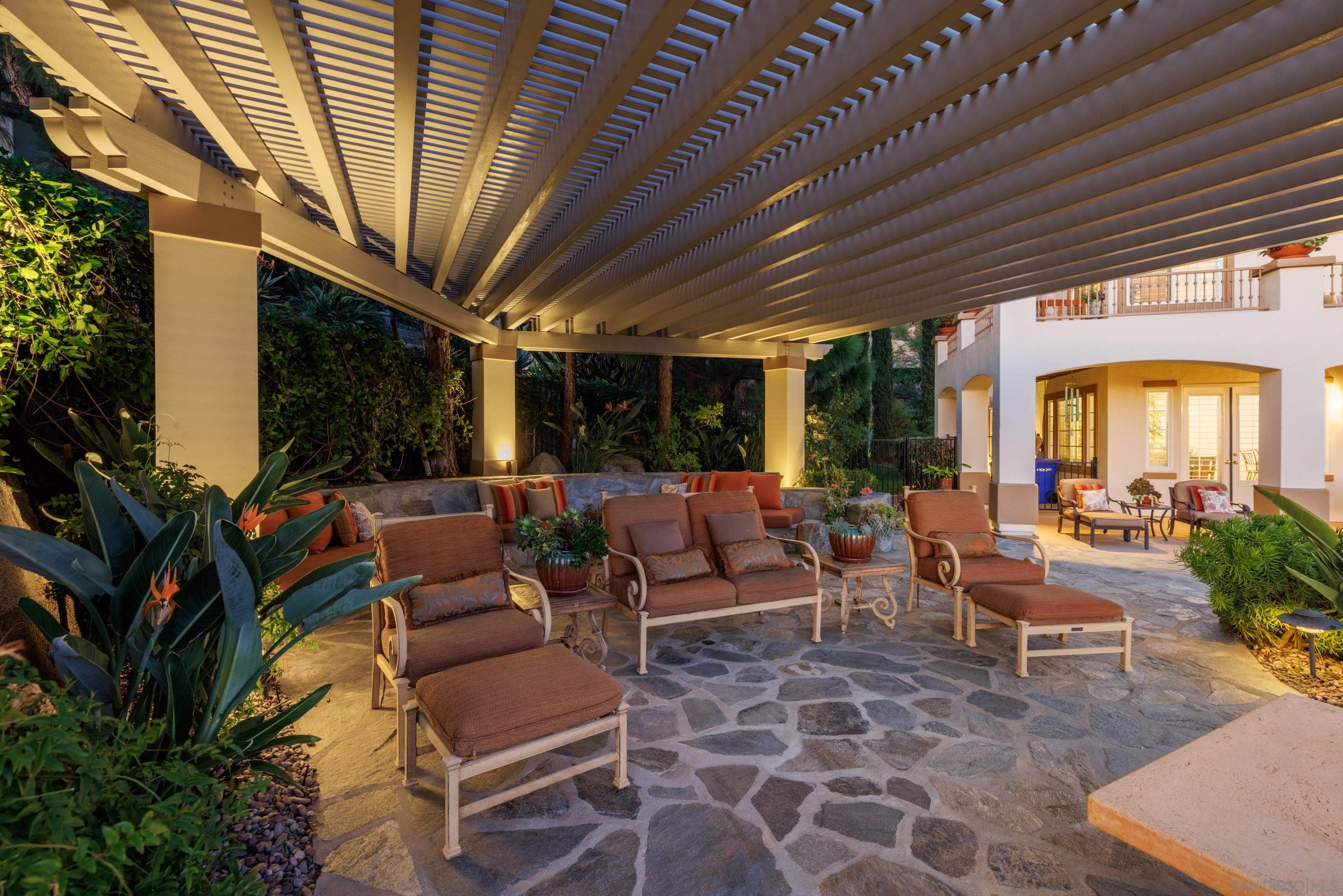 Detail Gallery Image 6 of 50 For 29166  Meadow Glen Way West, Escondido,  CA 92026 - 5 Beds | 3/1 Baths