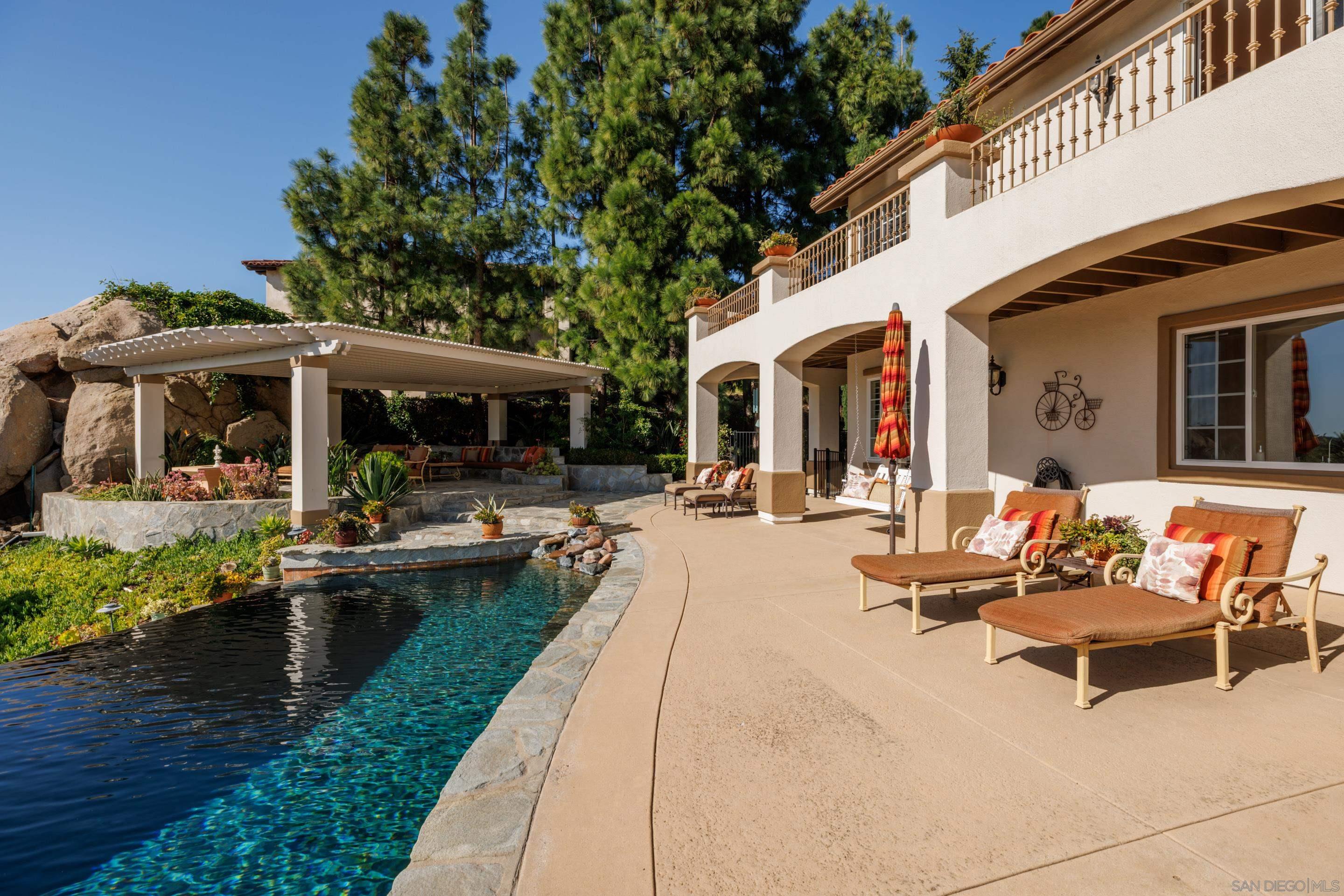 Detail Gallery Image 9 of 50 For 29166  Meadow Glen Way West, Escondido,  CA 92026 - 5 Beds | 3/1 Baths