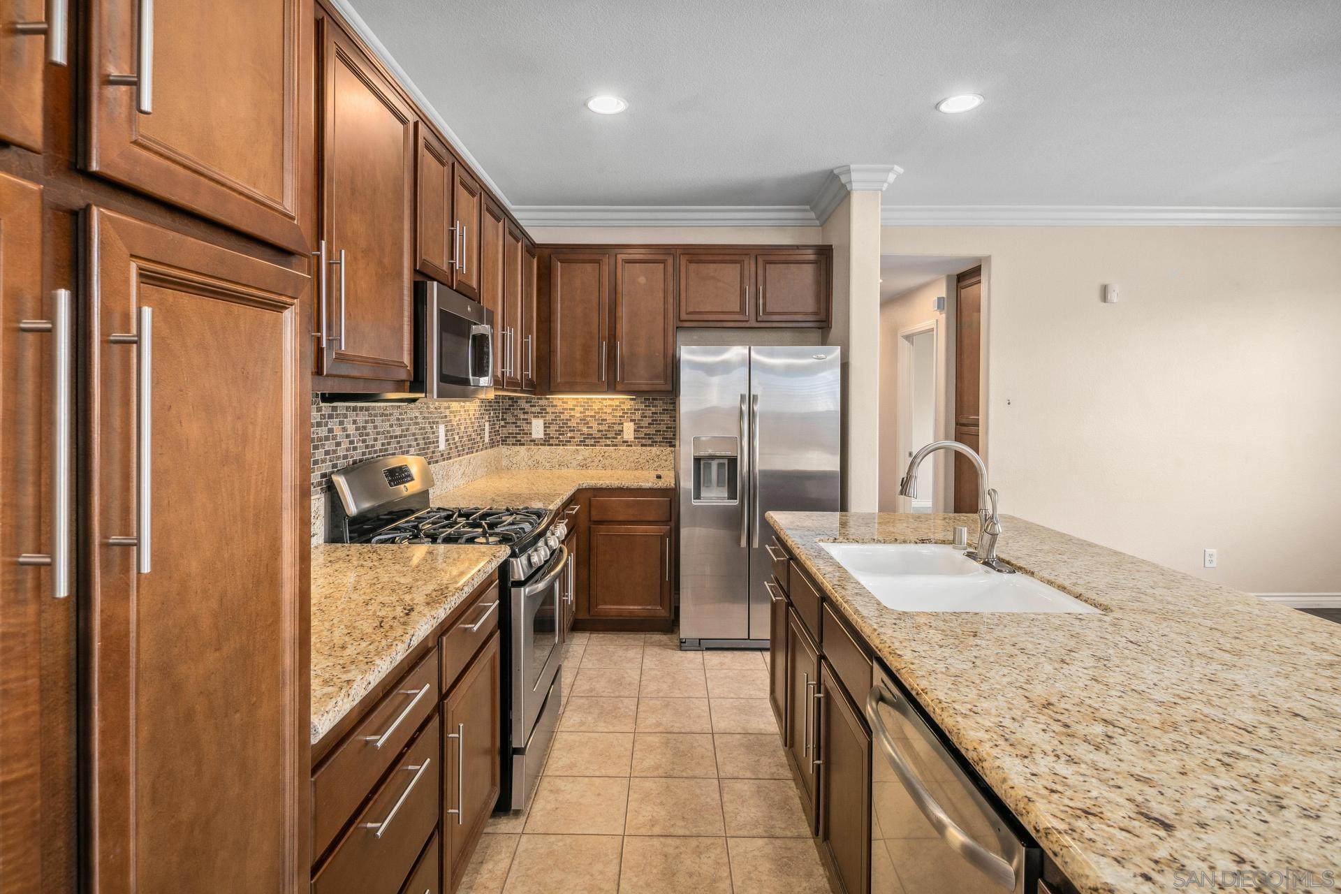 Detail Gallery Image 2 of 30 For 1618  Moonbeam Ln, Chula Vista,  CA 91915 - 2 Beds | 2 Baths