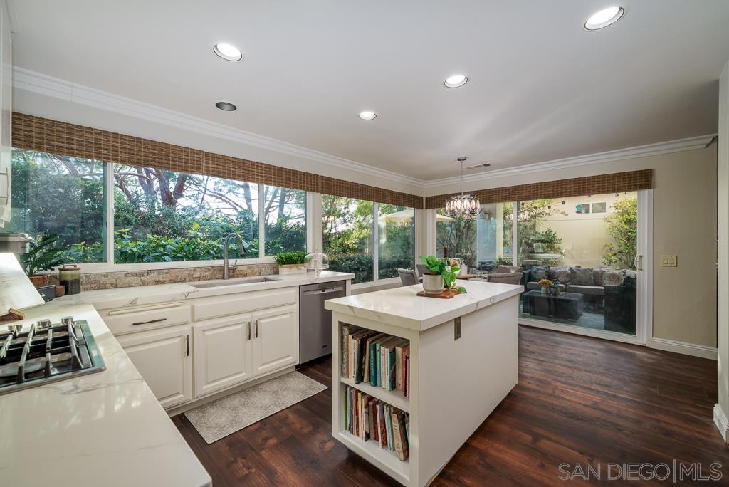 Detail Gallery Image 13 of 74 For 1831  Olympus Loop Drive, Vista,  CA 92081 - 4 Beds | 2/1 Baths