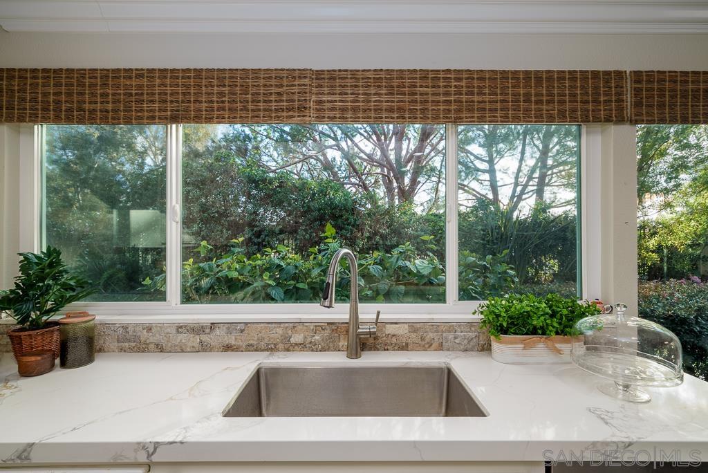 Detail Gallery Image 19 of 74 For 1831  Olympus Loop Drive, Vista,  CA 92081 - 4 Beds | 2/1 Baths