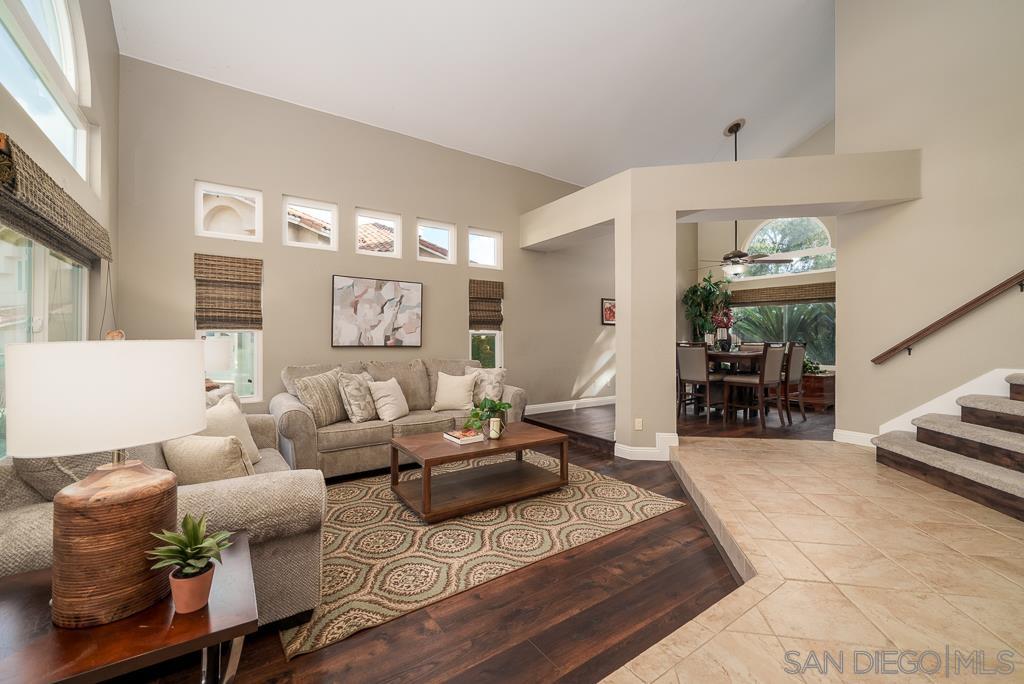 Detail Gallery Image 8 of 74 For 1831  Olympus Loop Drive, Vista,  CA 92081 - 4 Beds | 2/1 Baths