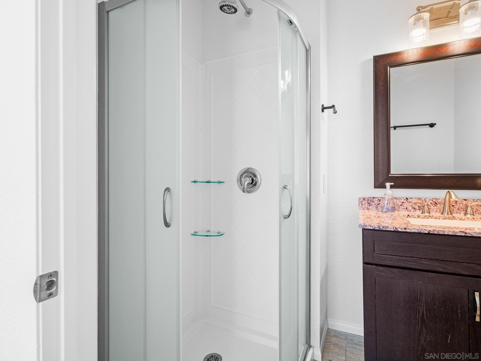 Detail Gallery Image 12 of 51 For 863  Agate St  #4,  San Diego,  CA 92109 - 3 Beds | 3 Baths