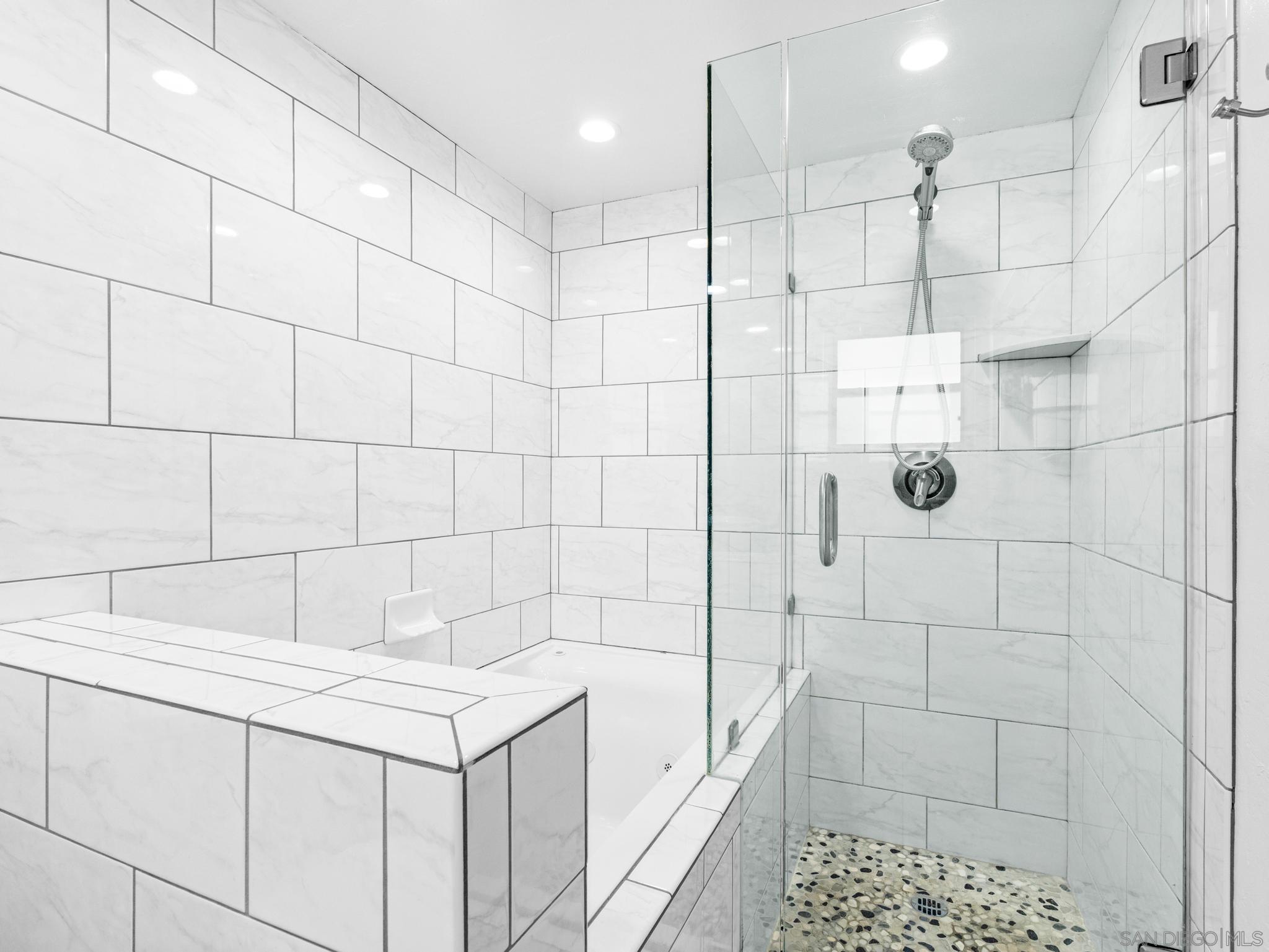 Detail Gallery Image 19 of 51 For 863  Agate St  #4,  San Diego,  CA 92109 - 3 Beds | 3 Baths