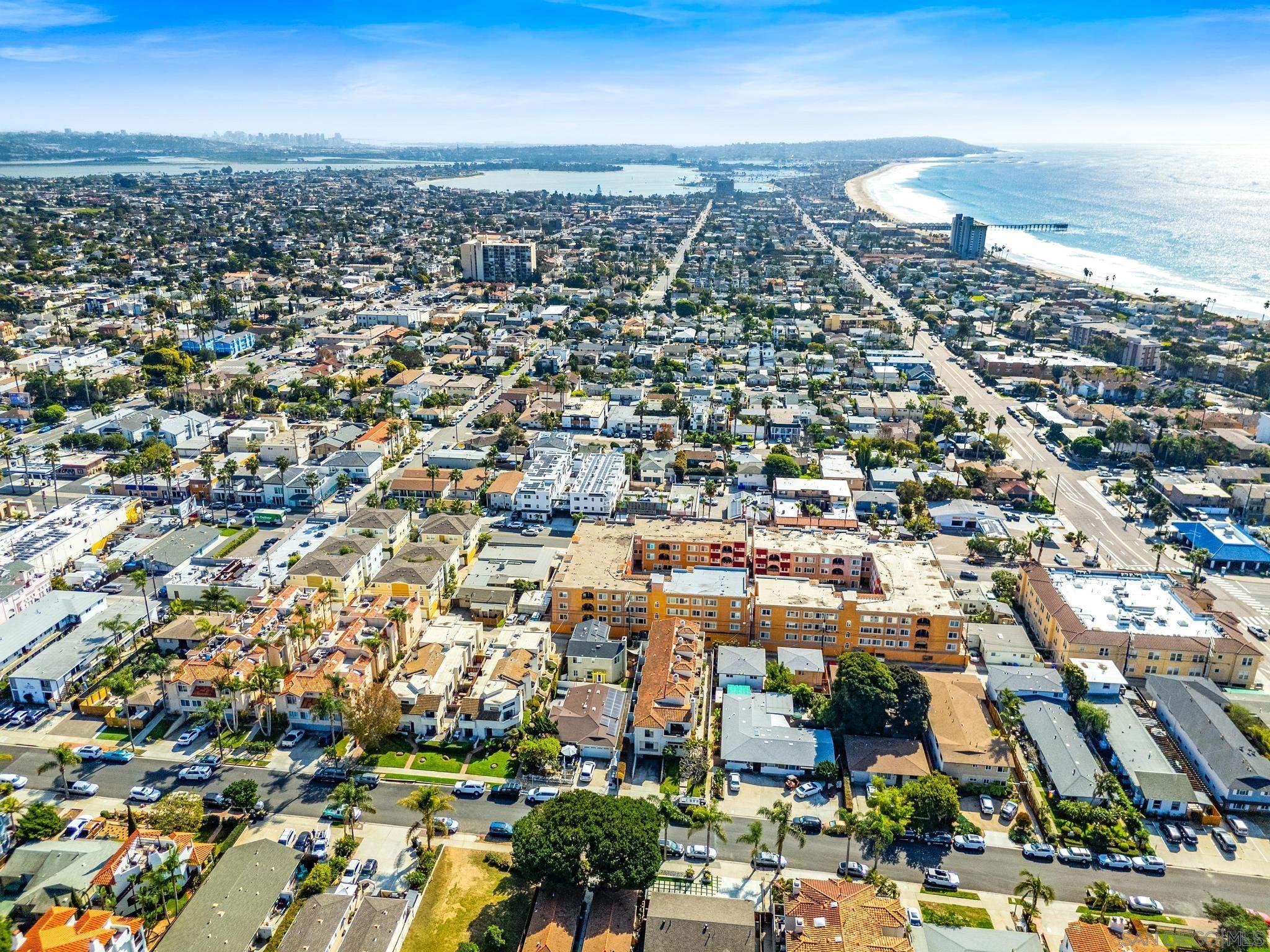 Detail Gallery Image 35 of 51 For 863  Agate St  #4,  San Diego,  CA 92109 - 3 Beds | 3 Baths