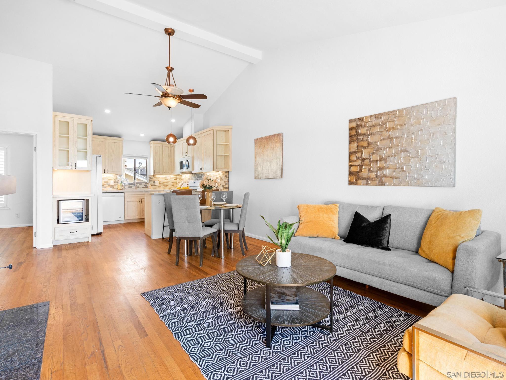 Detail Gallery Image 5 of 51 For 863  Agate St  #4,  San Diego,  CA 92109 - 3 Beds | 3 Baths