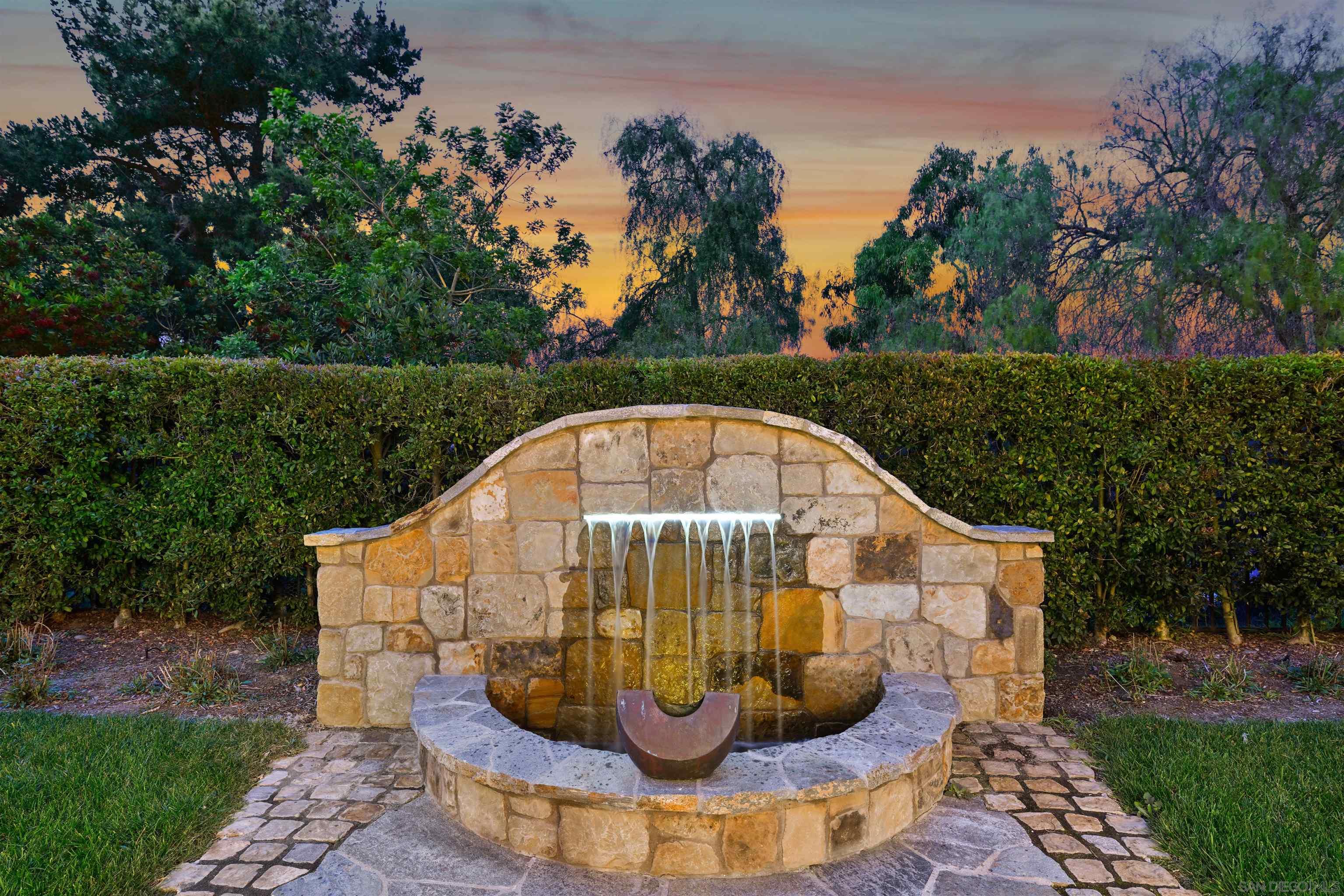 Detail Gallery Image 4 of 51 For 2834  Rancho Pancho, Carlsbad,  CA 92009 - 5 Beds | 3 Baths