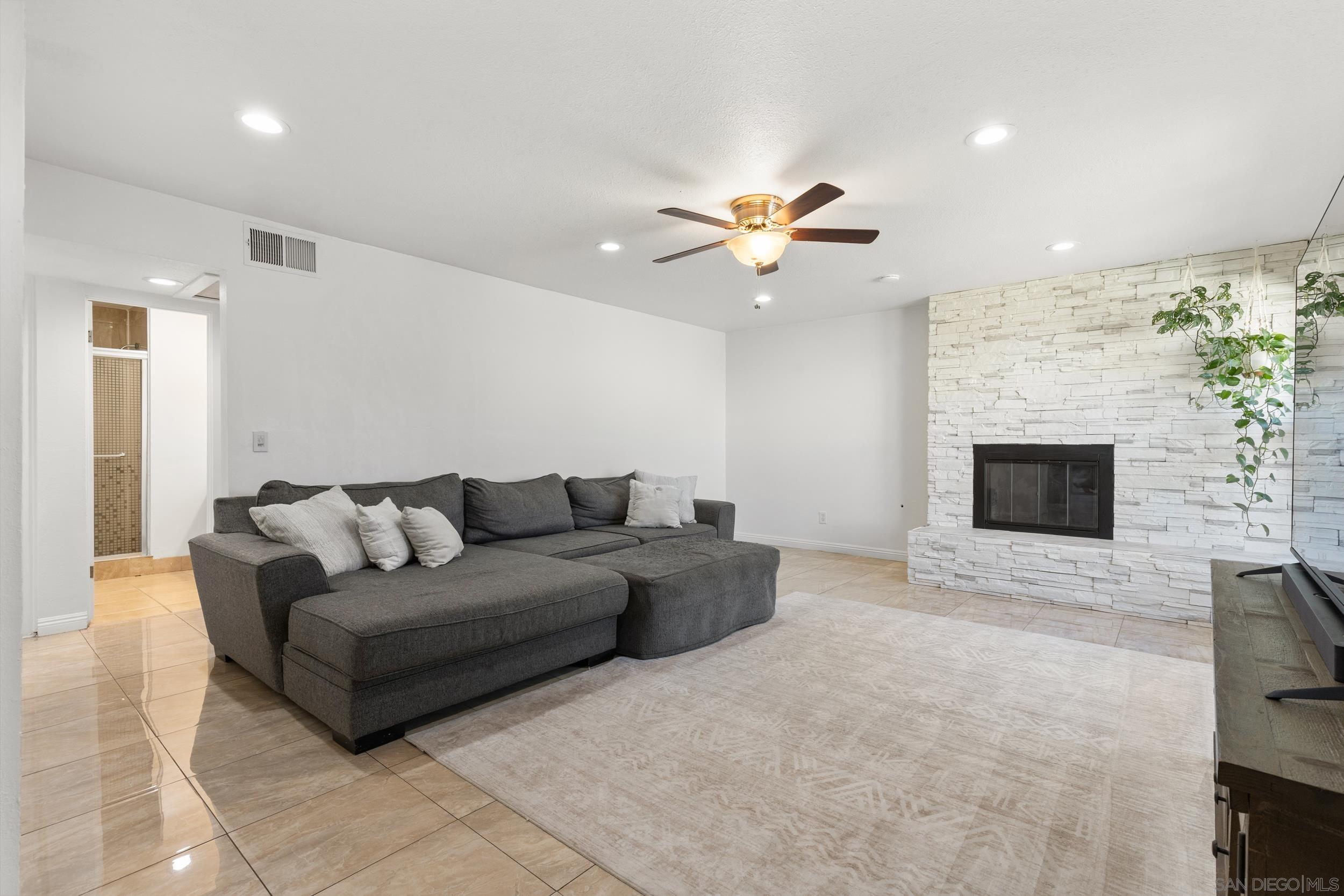 Front Image Thumbnail for SD260003333