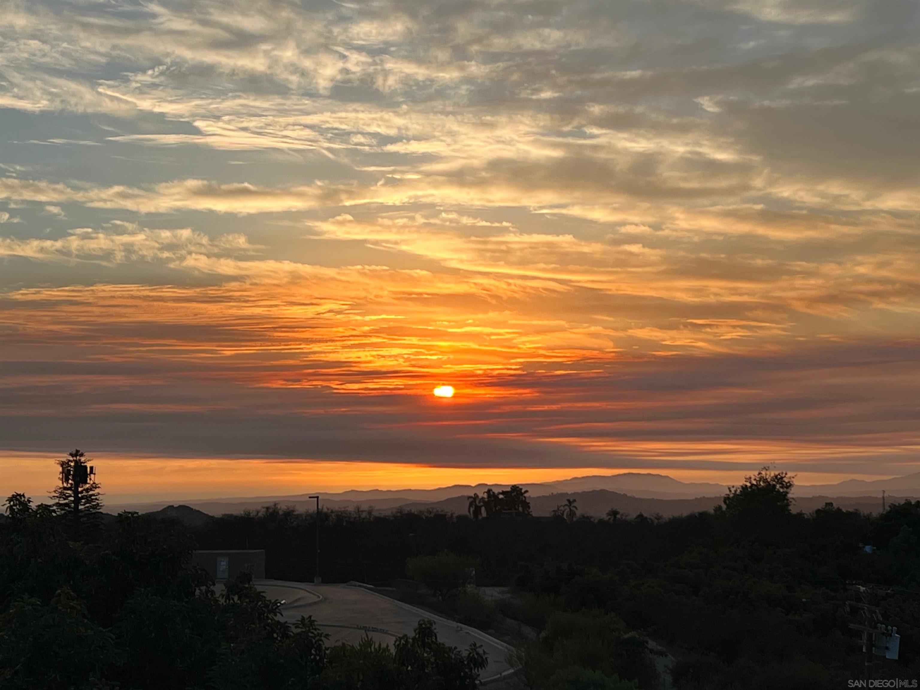 Detail Gallery Image 4 of 43 For 30311  Circle R Lane, Valley Center,  CA 92082 - 5 Beds | 3 Baths