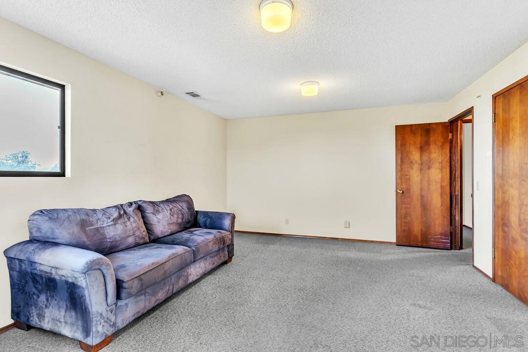 Detail Gallery Image 8 of 43 For 30311  Circle R Lane, Valley Center,  CA 92082 - 5 Beds | 3 Baths