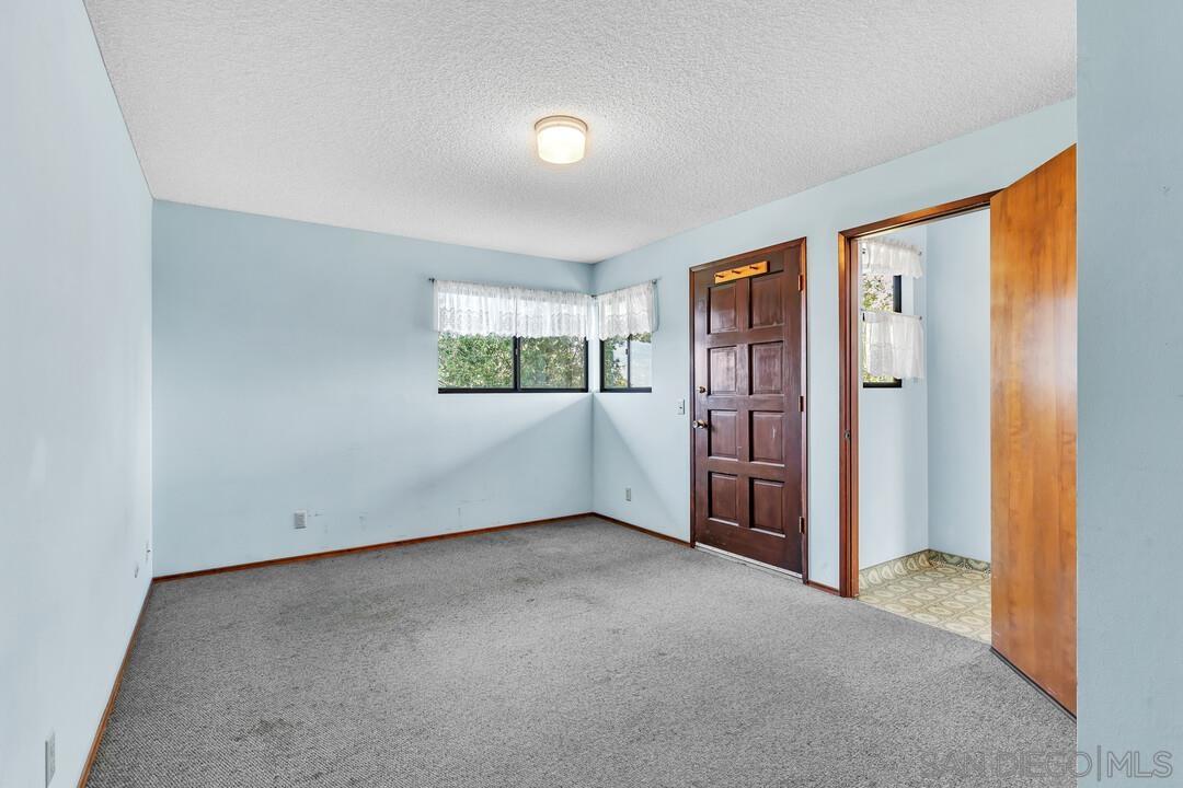 Detail Gallery Image 9 of 43 For 30311  Circle R Lane, Valley Center,  CA 92082 - 5 Beds | 3 Baths