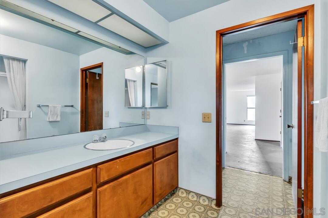 Detail Gallery Image 10 of 43 For 30311  Circle R Lane, Valley Center,  CA 92082 - 5 Beds | 3 Baths