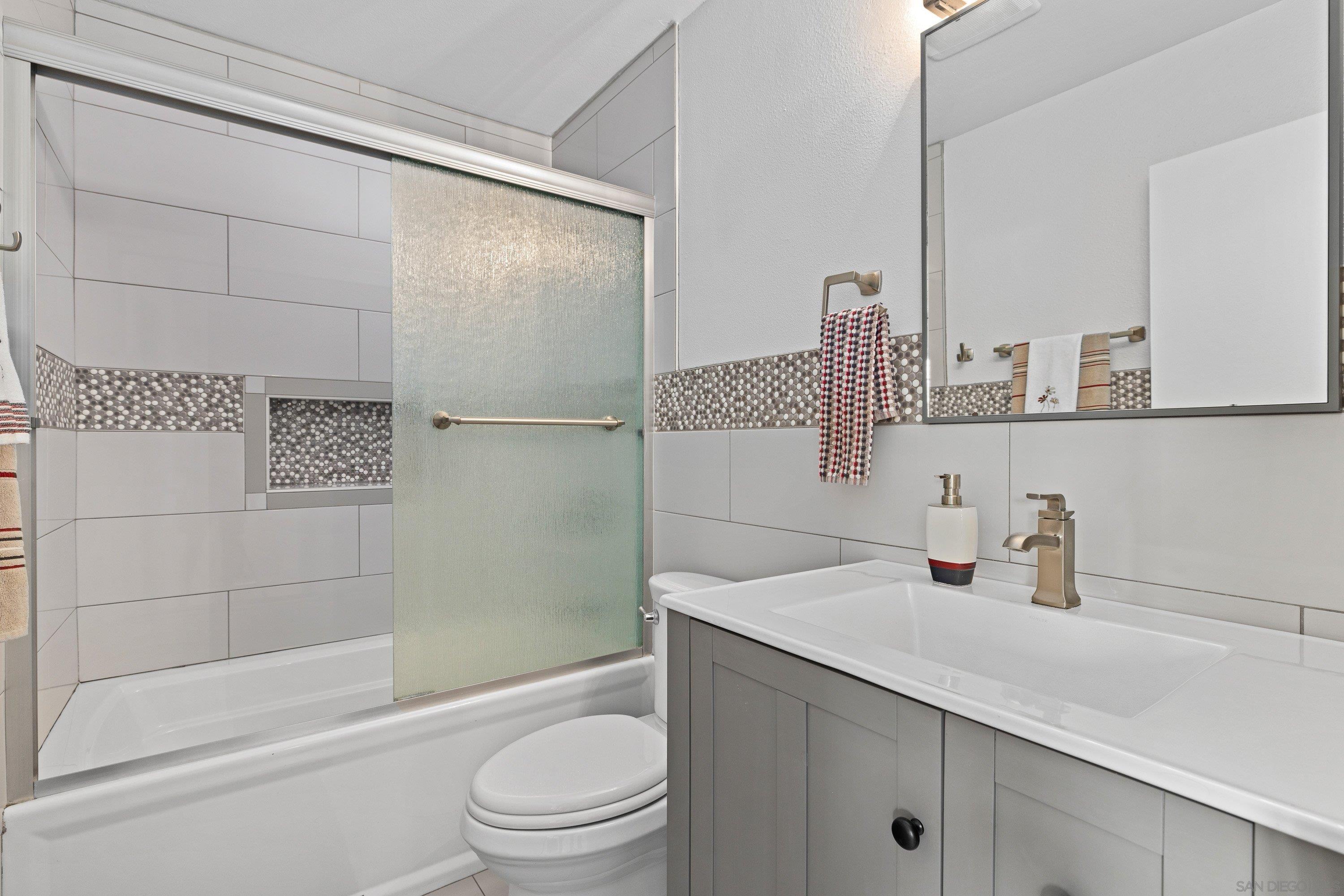 Detail Gallery Image 21 of 32 For 8022  Winter Gardens Blvd  #C,  El Cajon,  CA 92021 - 3 Beds | 1/1 Baths