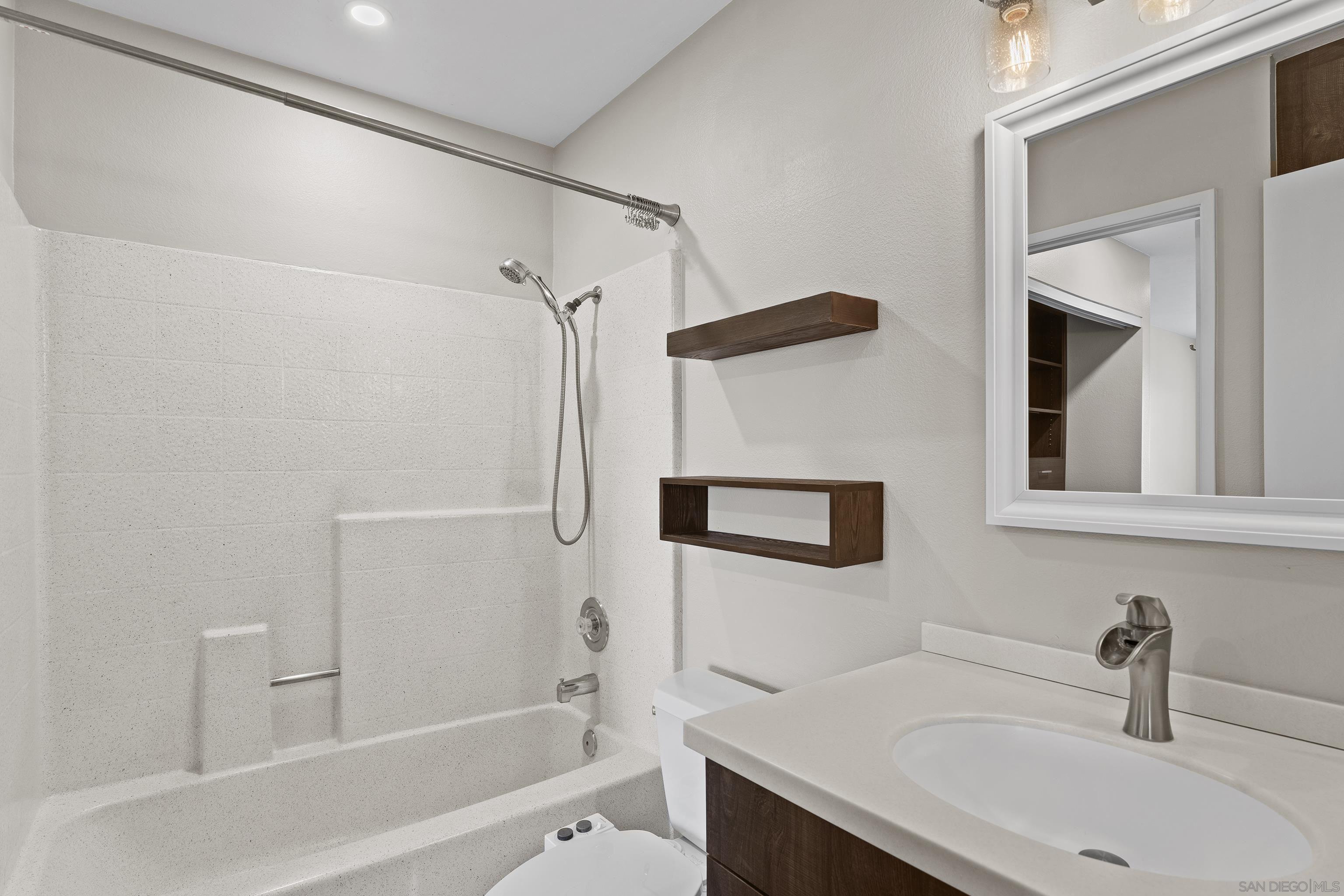 Detail Gallery Image 15 of 35 For 7702  Caminito Tingo  H201, Carlsbad,  CA 92009 - 1 Beds | 1 Baths