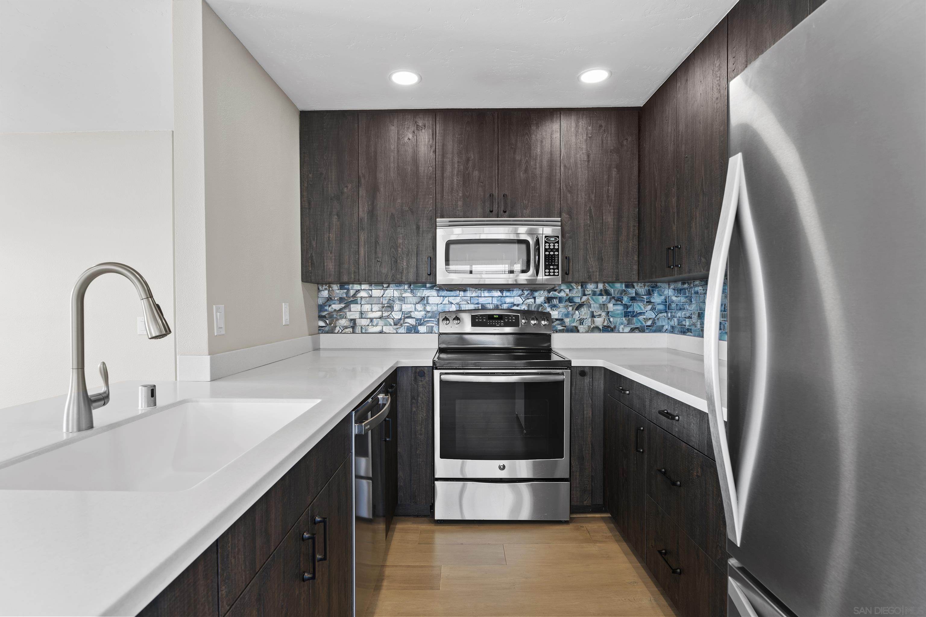 Detail Gallery Image 3 of 35 For 7702  Caminito Tingo  H201, Carlsbad,  CA 92009 - 1 Beds | 1 Baths