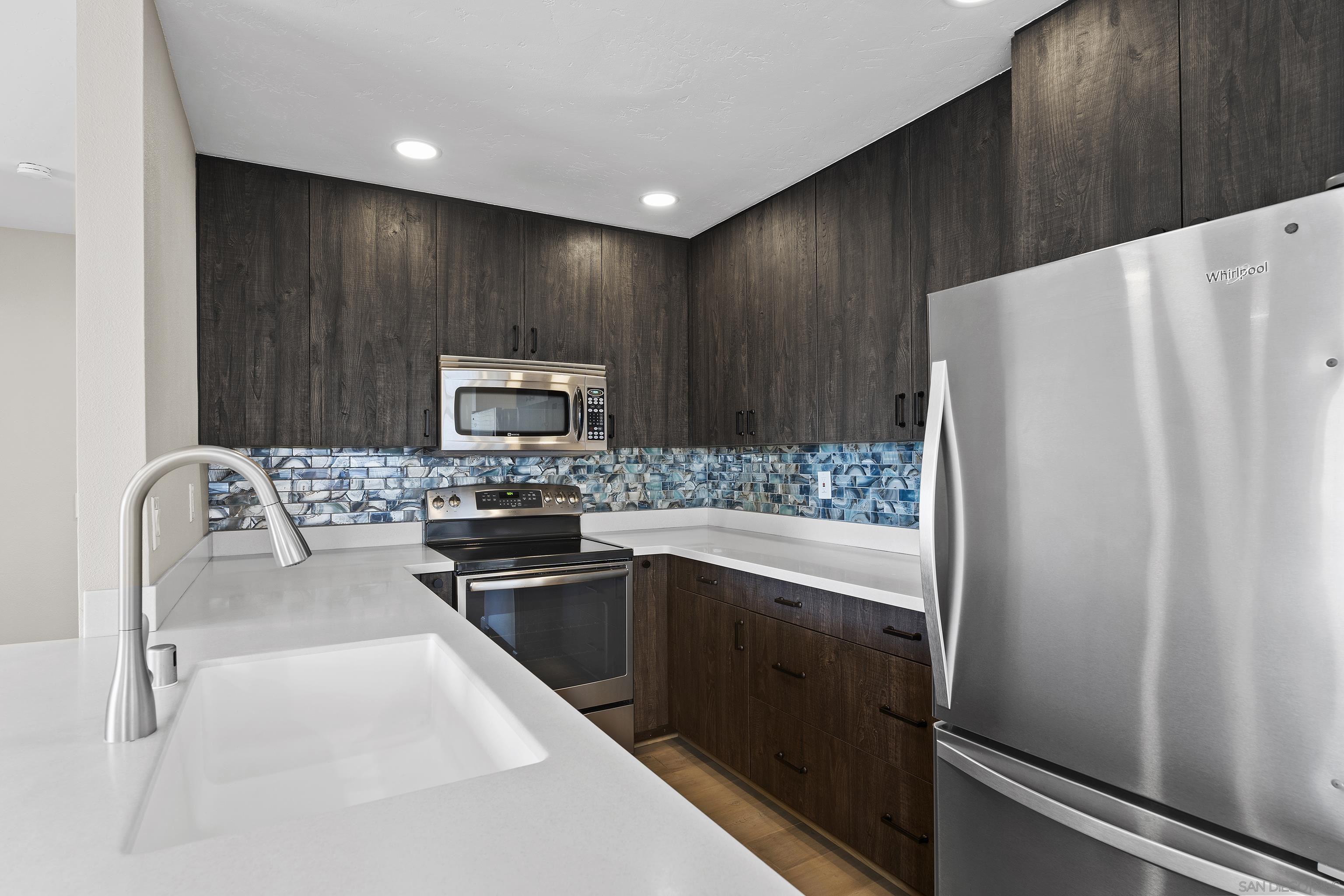 Detail Gallery Image 5 of 35 For 7702  Caminito Tingo  H201, Carlsbad,  CA 92009 - 1 Beds | 1 Baths