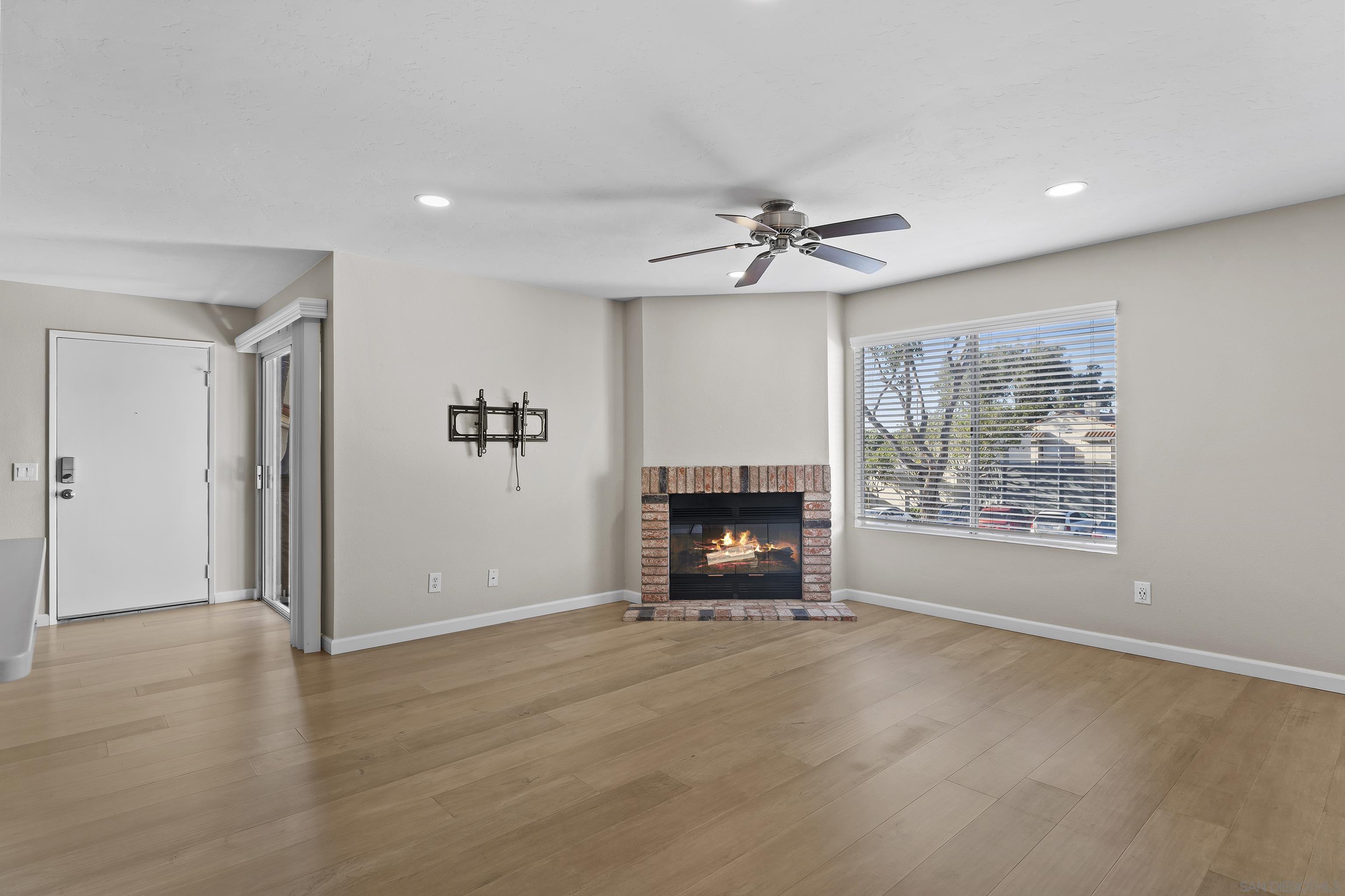 Detail Gallery Image 7 of 35 For 7702  Caminito Tingo  H201, Carlsbad,  CA 92009 - 1 Beds | 1 Baths