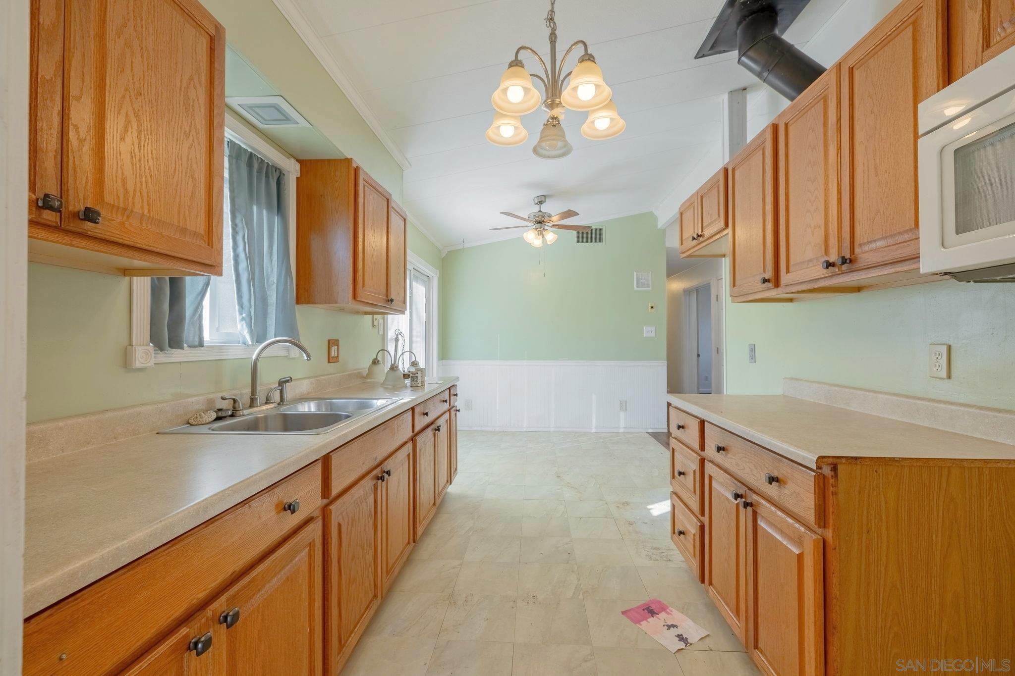 Detail Gallery Image 12 of 34 For 21  Southview Dr, Oroville,  CA 95966 - 3 Beds | 2 Baths