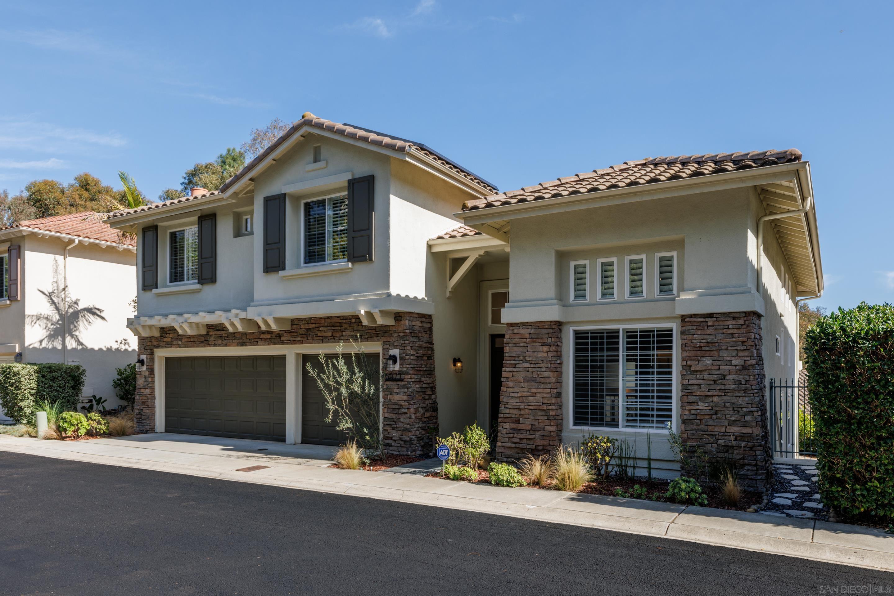 Detail Gallery Image 2 of 35 For 6077  Firwood Row, La Jolla,  CA 92037 - 4 Beds | 3/1 Baths