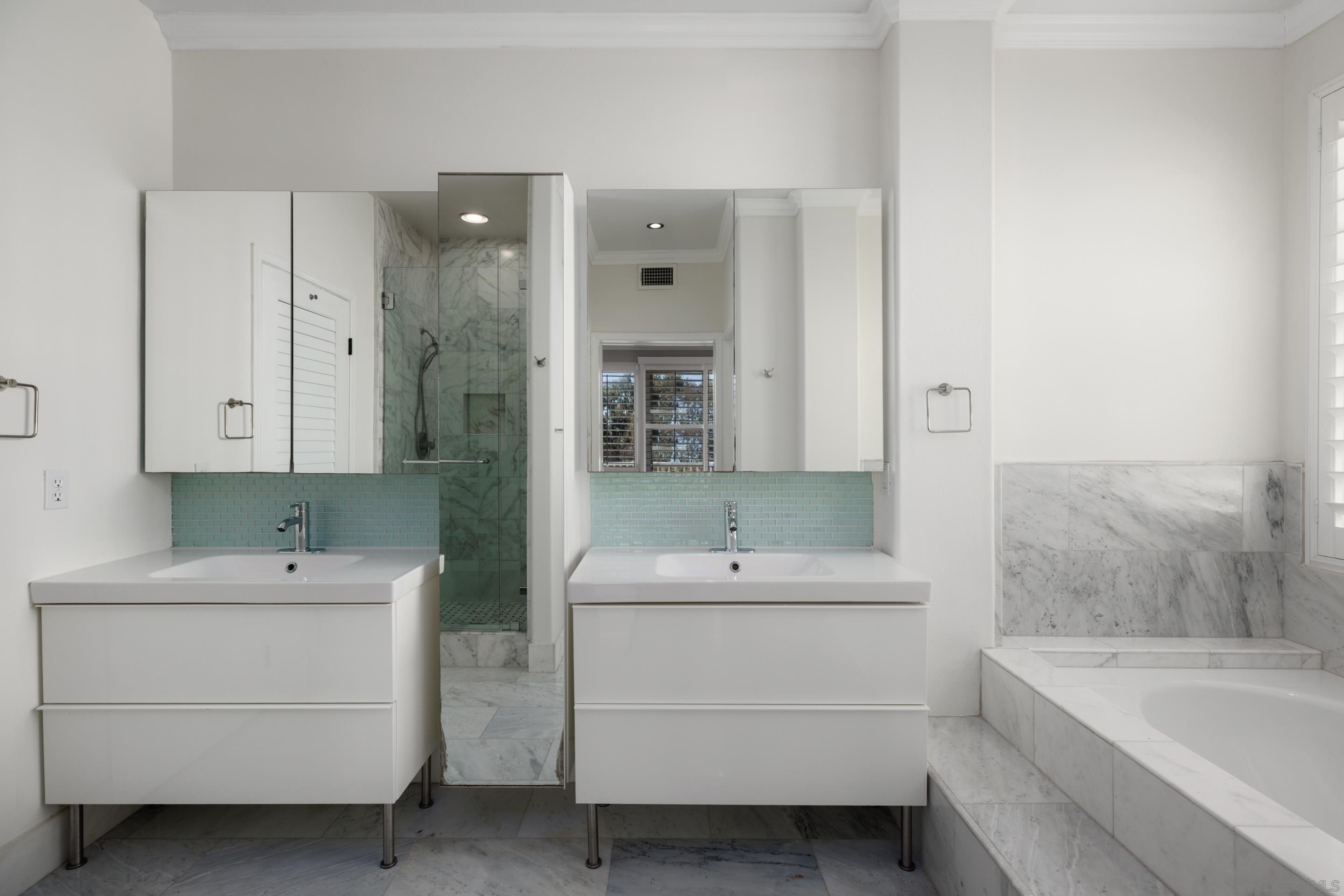 Detail Gallery Image 18 of 35 For 6077  Firwood Row, La Jolla,  CA 92037 - 4 Beds | 3/1 Baths