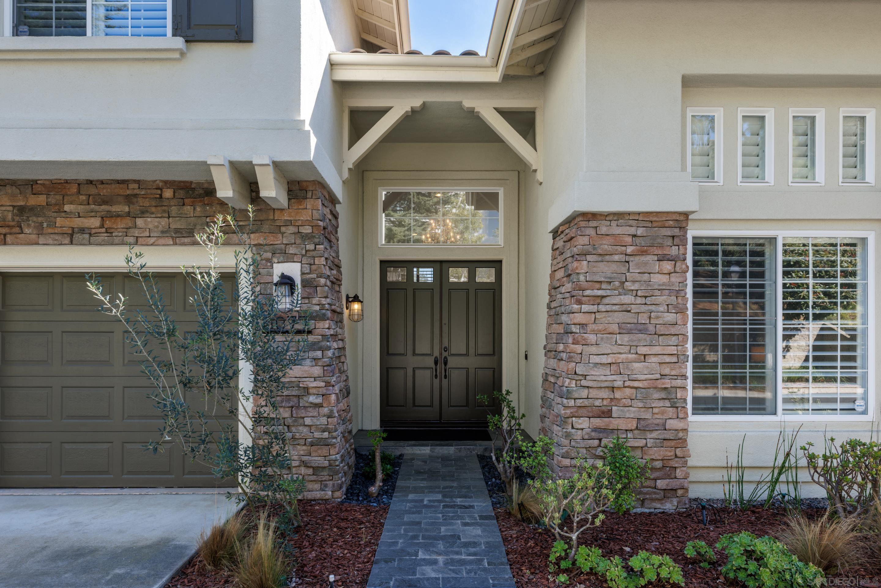 Detail Gallery Image 3 of 35 For 6077  Firwood Row, La Jolla,  CA 92037 - 4 Beds | 3/1 Baths