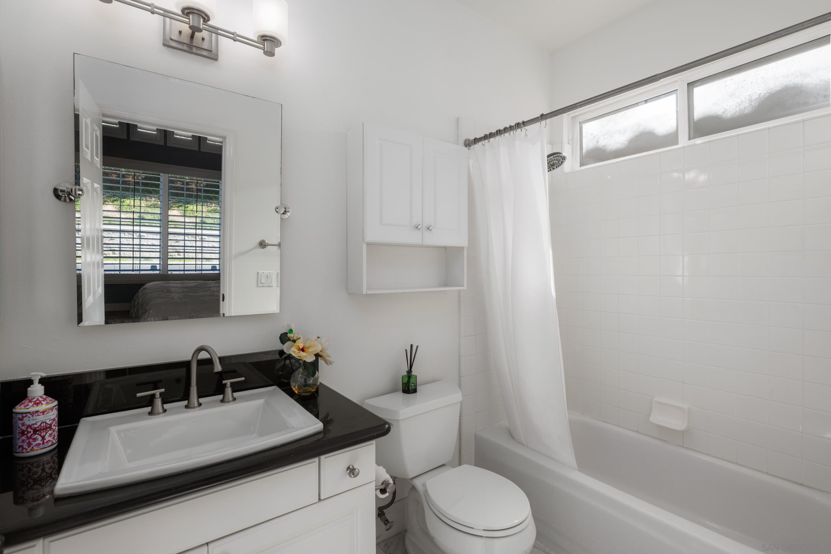 Detail Gallery Image 24 of 35 For 6077  Firwood Row, La Jolla,  CA 92037 - 4 Beds | 3/1 Baths