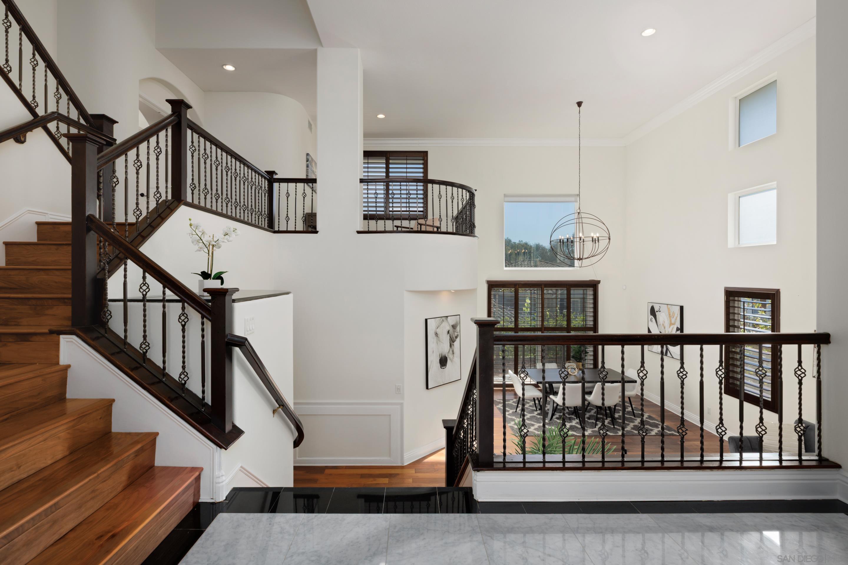 Detail Gallery Image 4 of 35 For 6077  Firwood Row, La Jolla,  CA 92037 - 4 Beds | 3/1 Baths