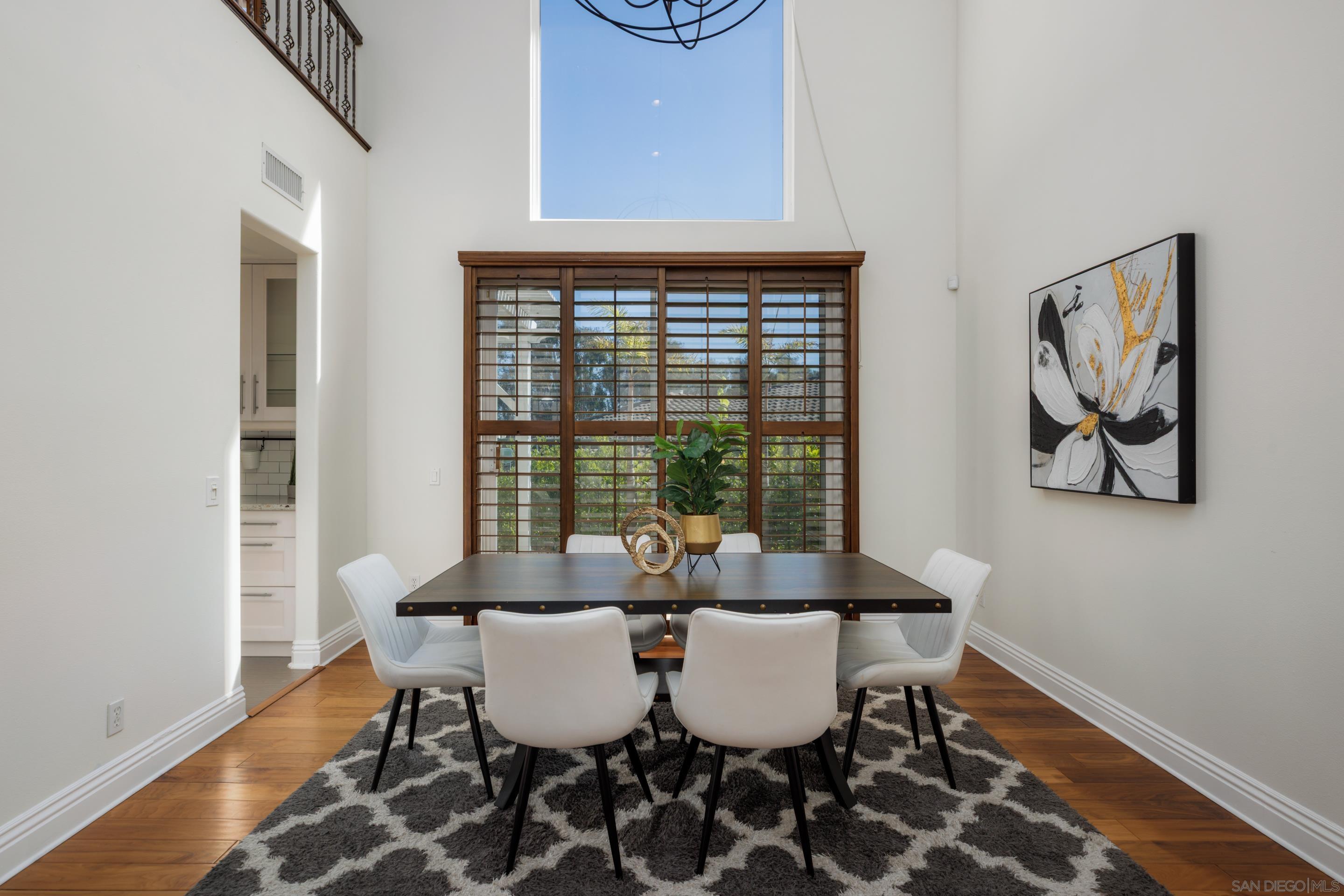 Detail Gallery Image 6 of 35 For 6077  Firwood Row, La Jolla,  CA 92037 - 4 Beds | 3/1 Baths