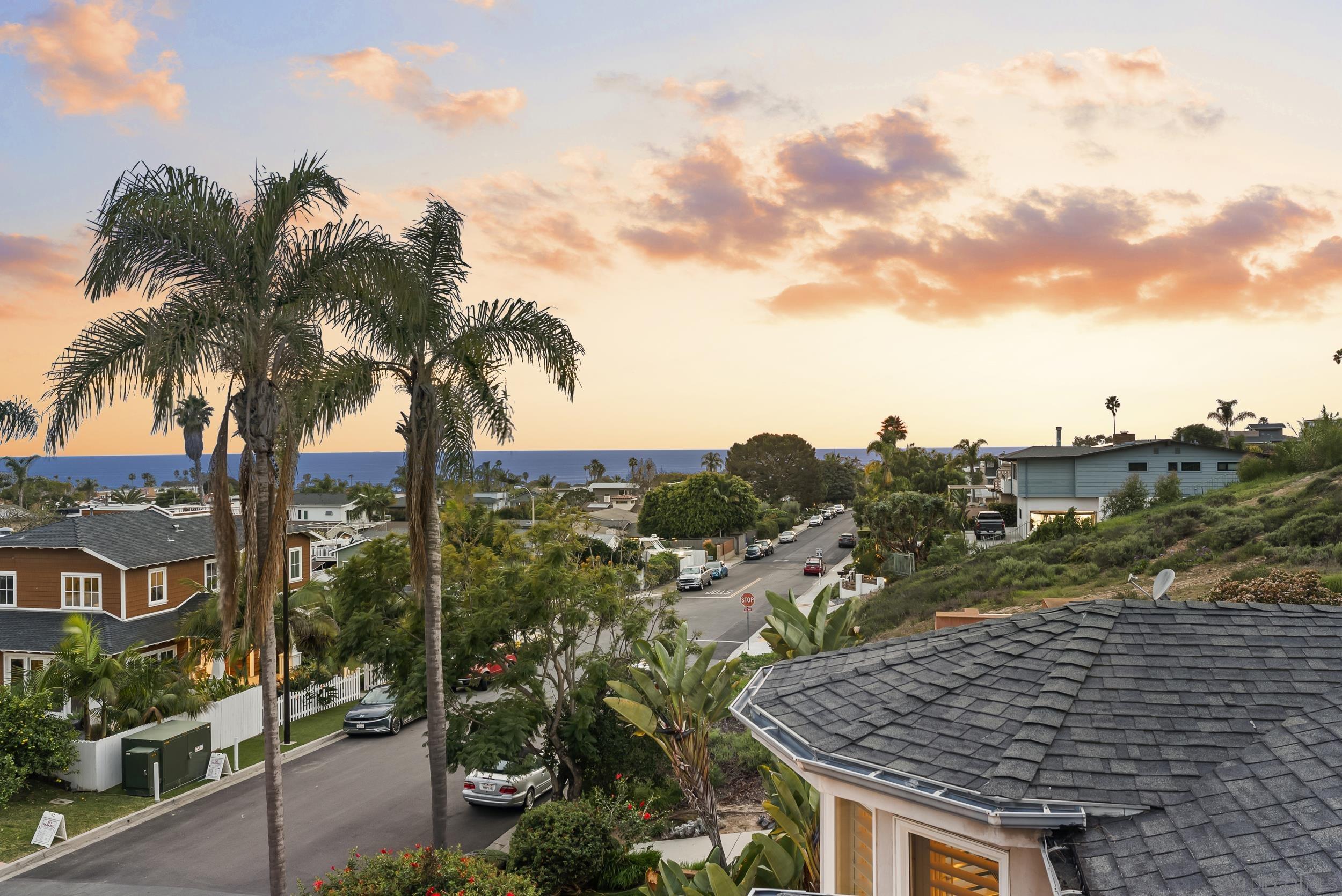 Detail Gallery Image 16 of 66 For 1028  Van Nuys St, San Diego,  CA 92109 - 5 Beds | 4 Baths