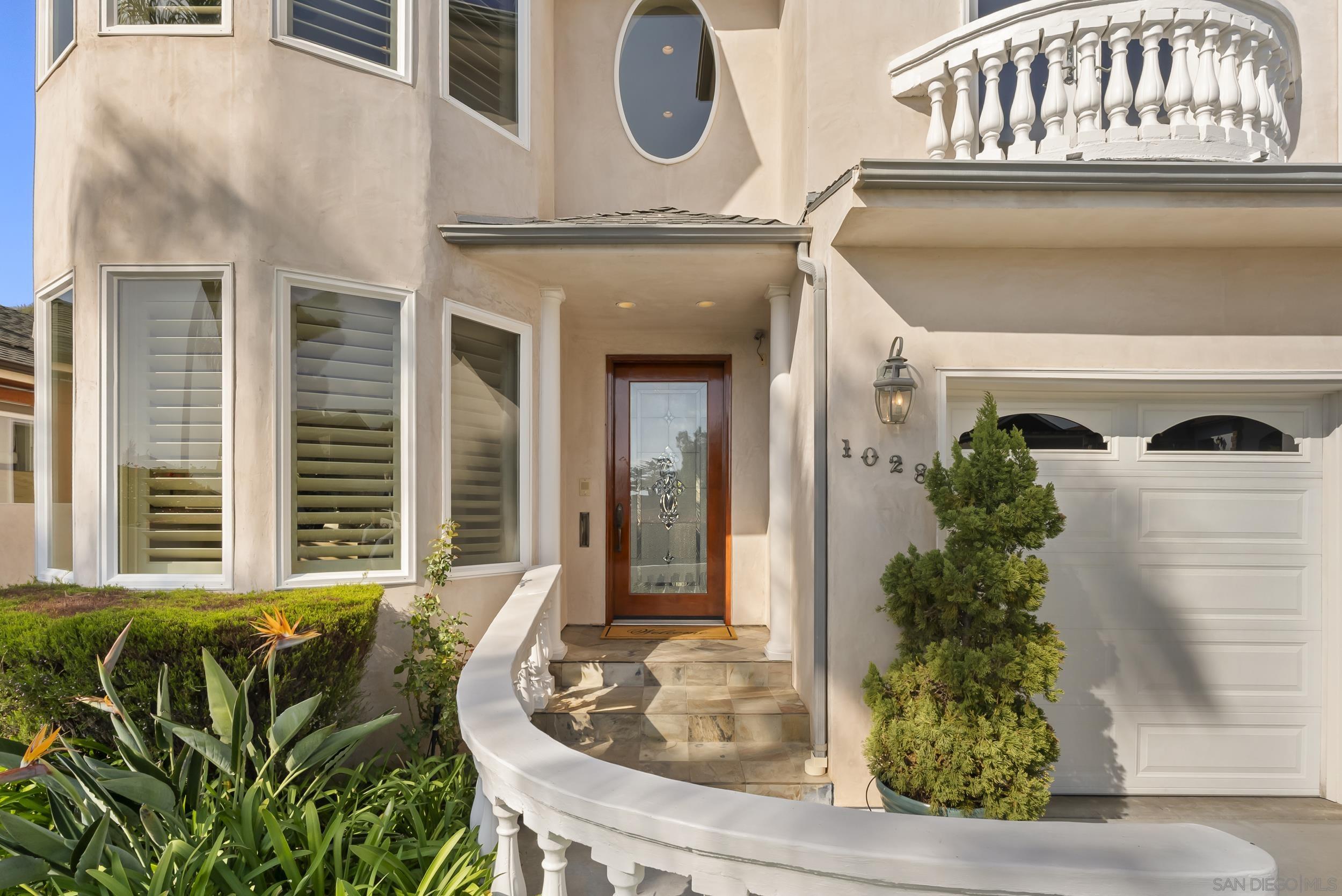 Detail Gallery Image 3 of 66 For 1028  Van Nuys St, San Diego,  CA 92109 - 5 Beds | 4 Baths