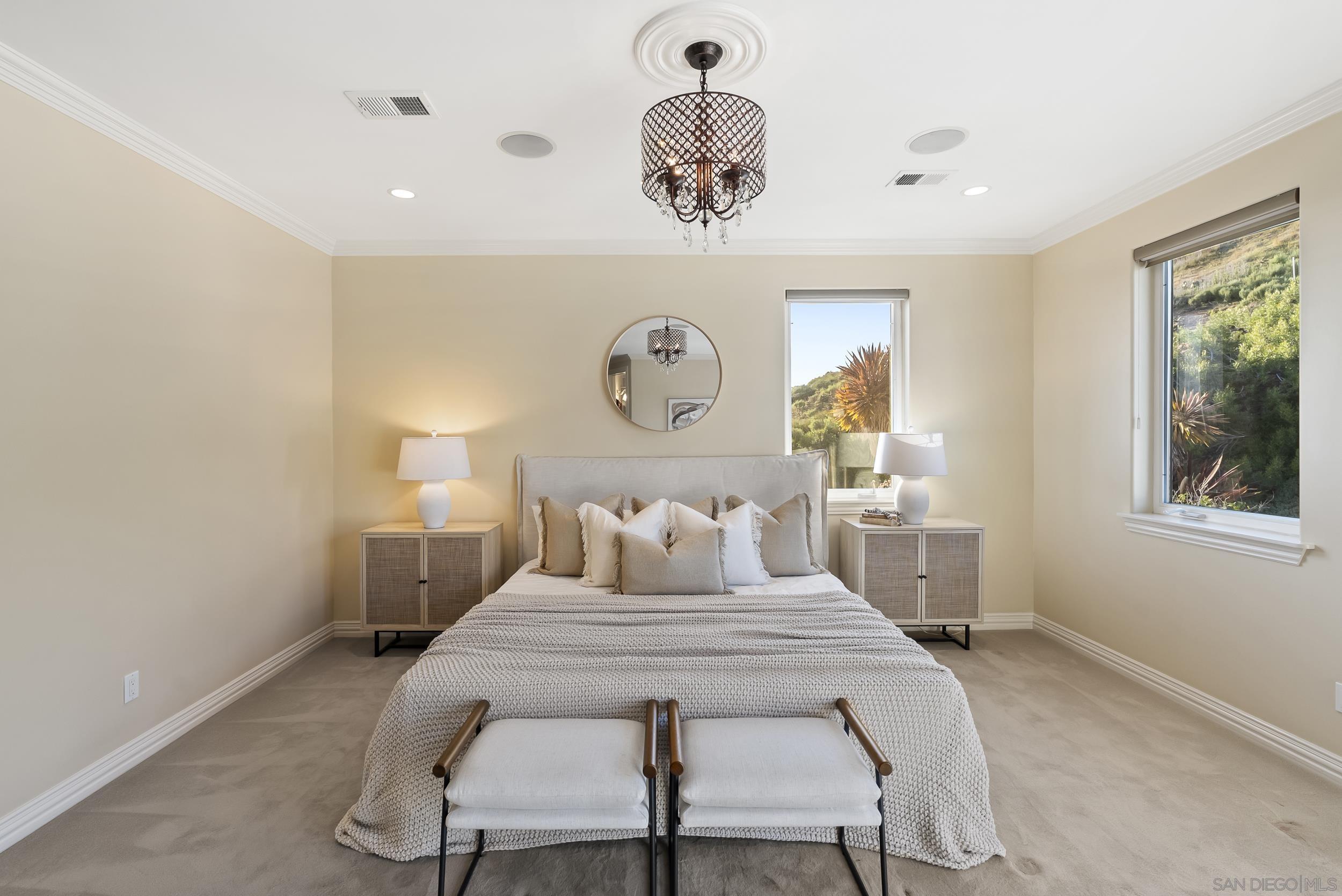 Detail Gallery Image 23 of 66 For 1028  Van Nuys St, San Diego,  CA 92109 - 5 Beds | 4 Baths