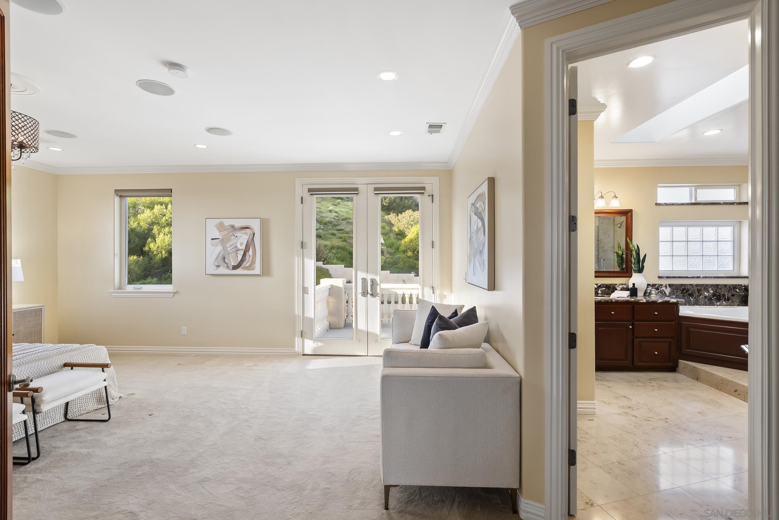 Detail Gallery Image 24 of 66 For 1028  Van Nuys St, San Diego,  CA 92109 - 5 Beds | 4 Baths