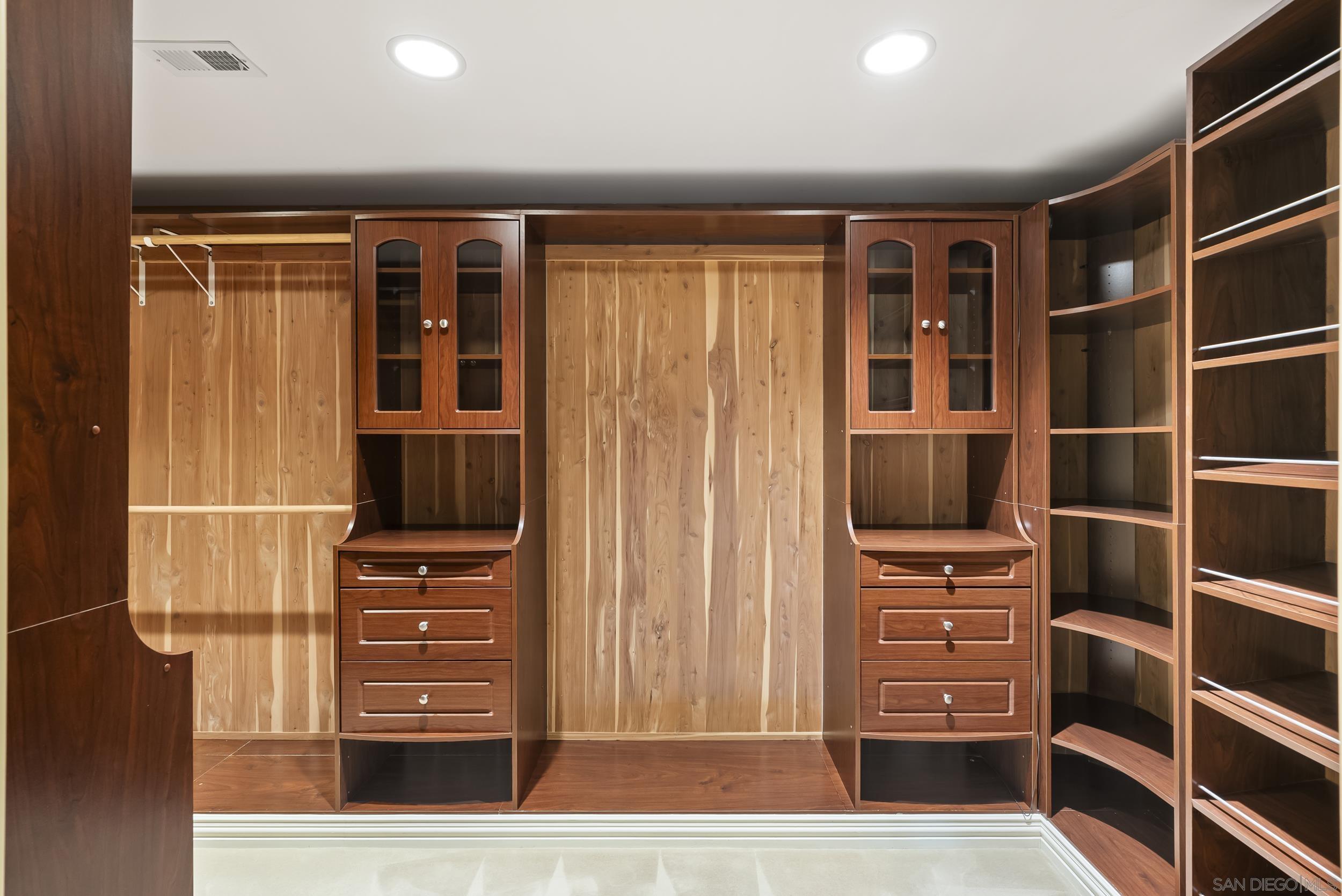 Detail Gallery Image 29 of 66 For 1028  Van Nuys St, San Diego,  CA 92109 - 5 Beds | 4 Baths