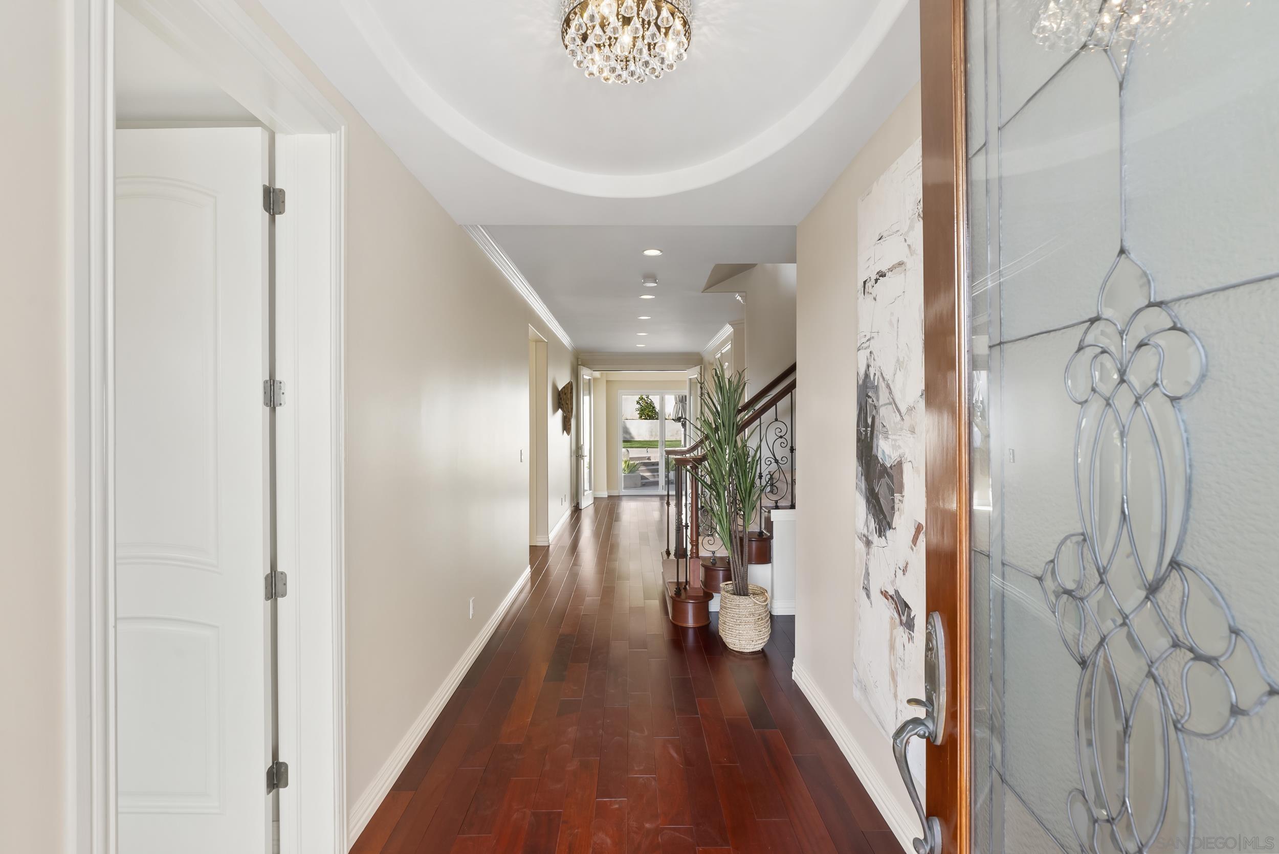 Detail Gallery Image 4 of 66 For 1028  Van Nuys St, San Diego,  CA 92109 - 5 Beds | 4 Baths