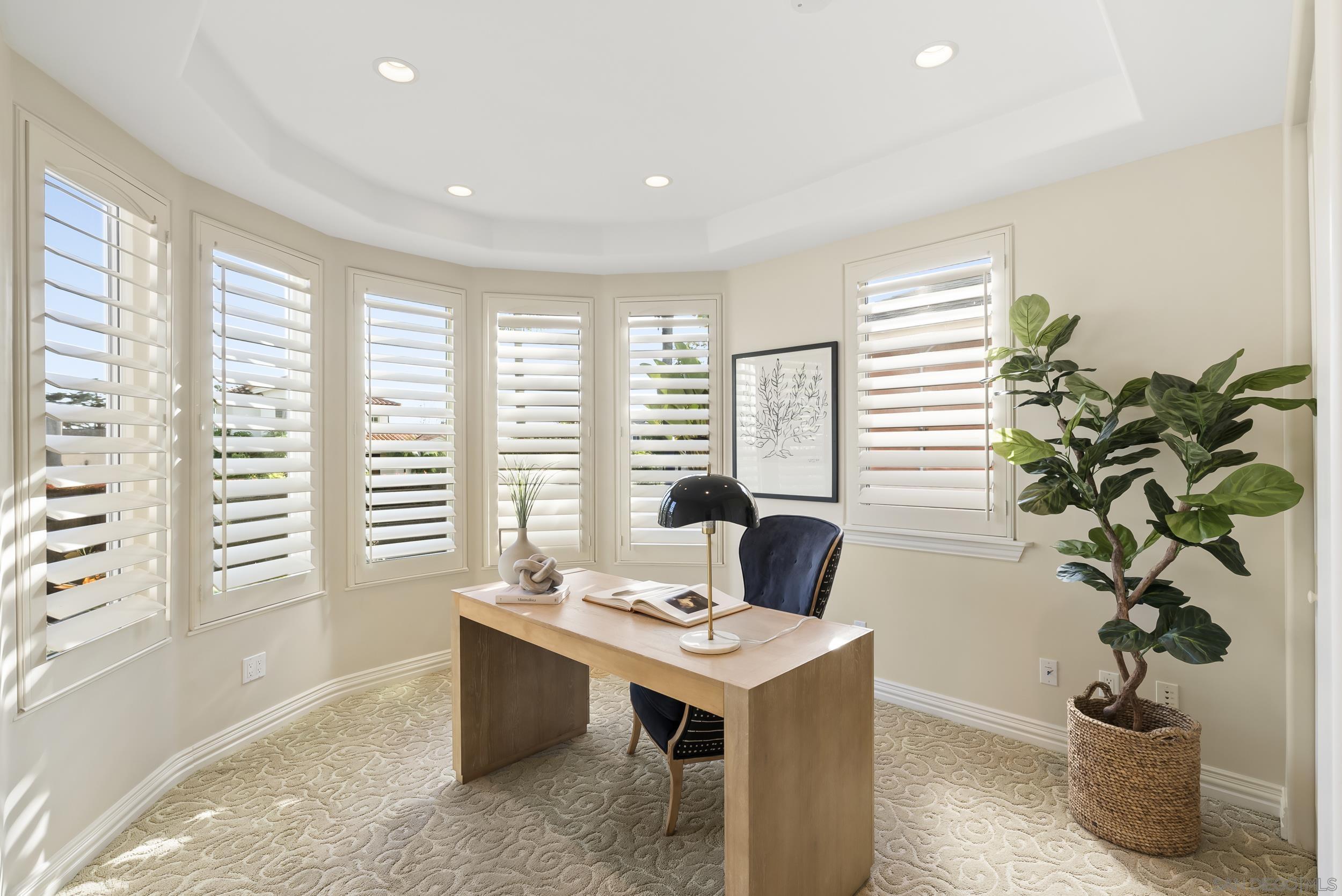 Detail Gallery Image 31 of 66 For 1028  Van Nuys St, San Diego,  CA 92109 - 5 Beds | 4 Baths