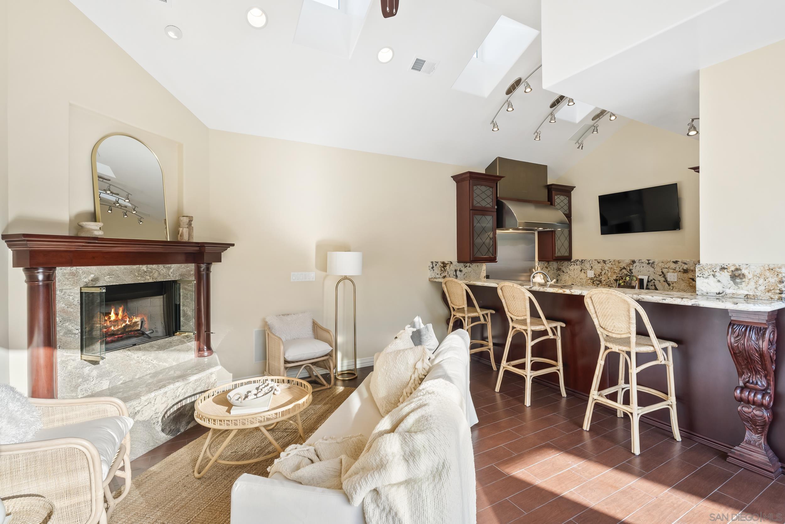 Detail Gallery Image 36 of 66 For 1028  Van Nuys St, San Diego,  CA 92109 - 5 Beds | 4 Baths