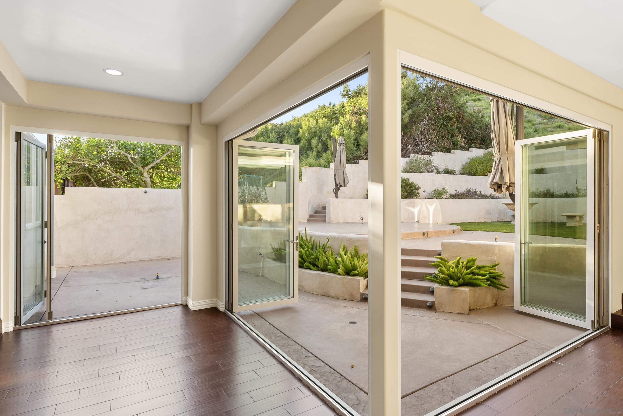 Detail Gallery Image 41 of 66 For 1028  Van Nuys St, San Diego,  CA 92109 - 5 Beds | 4 Baths