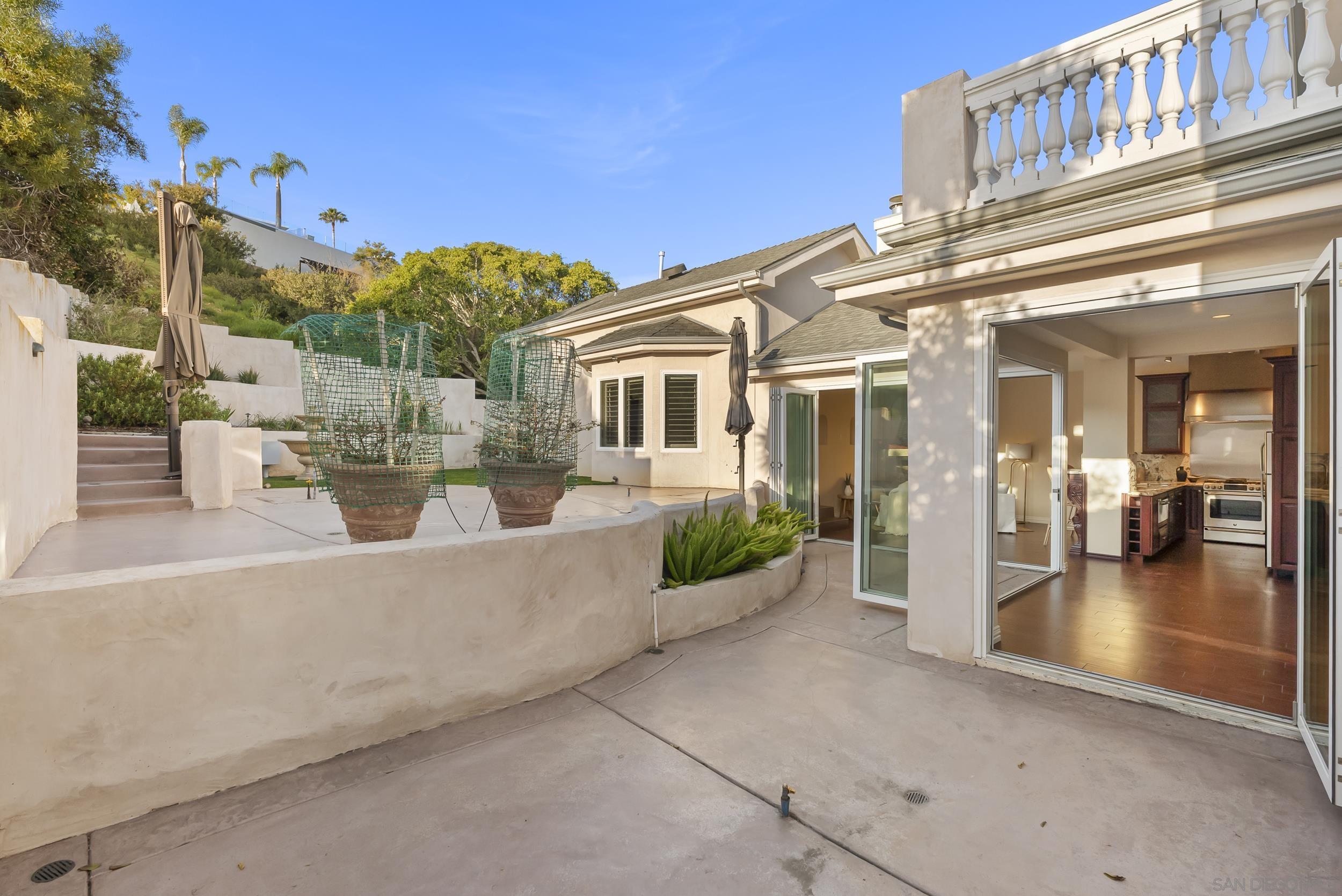 Detail Gallery Image 42 of 66 For 1028  Van Nuys St, San Diego,  CA 92109 - 5 Beds | 4 Baths