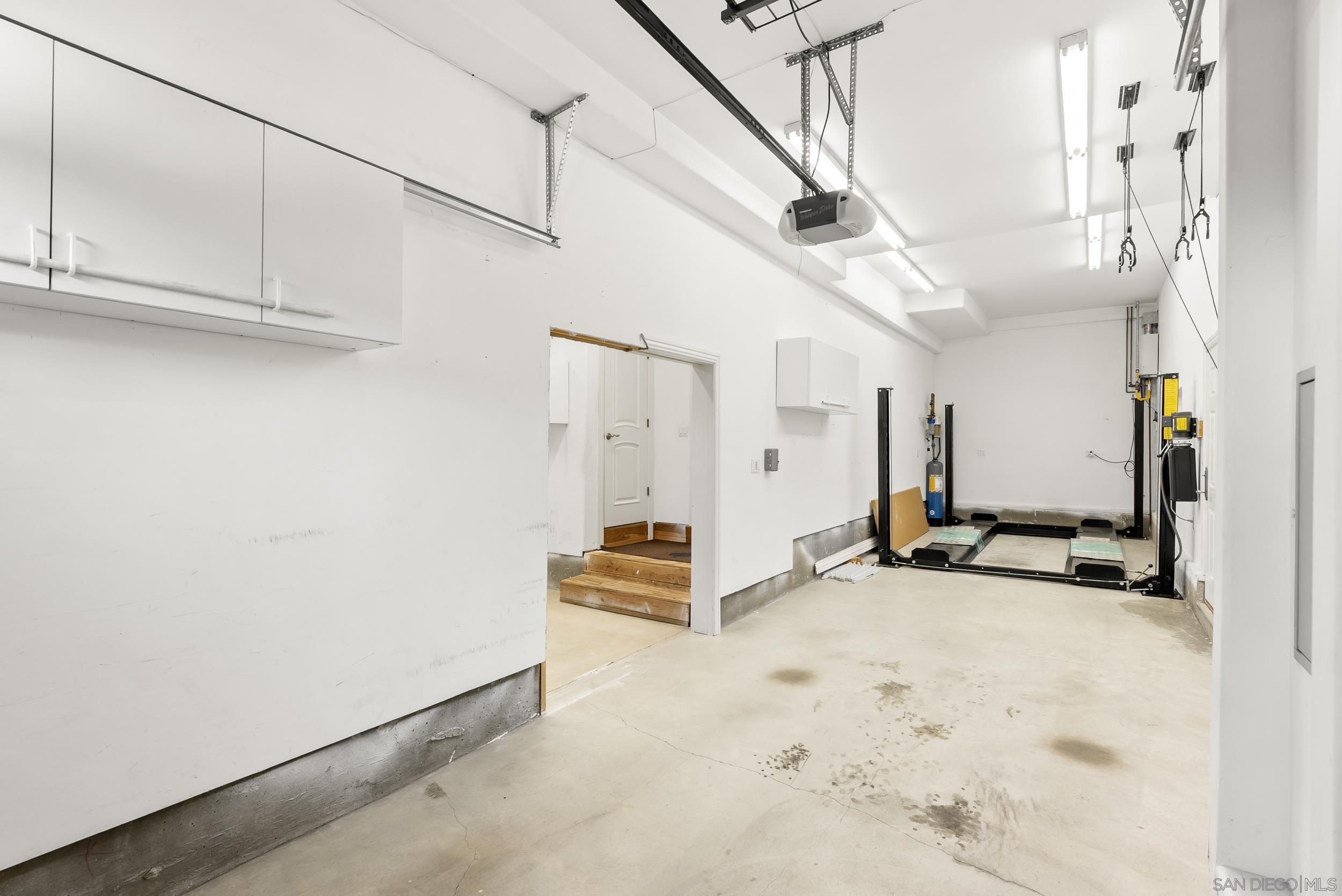 Detail Gallery Image 52 of 66 For 1028  Van Nuys St, San Diego,  CA 92109 - 5 Beds | 4 Baths