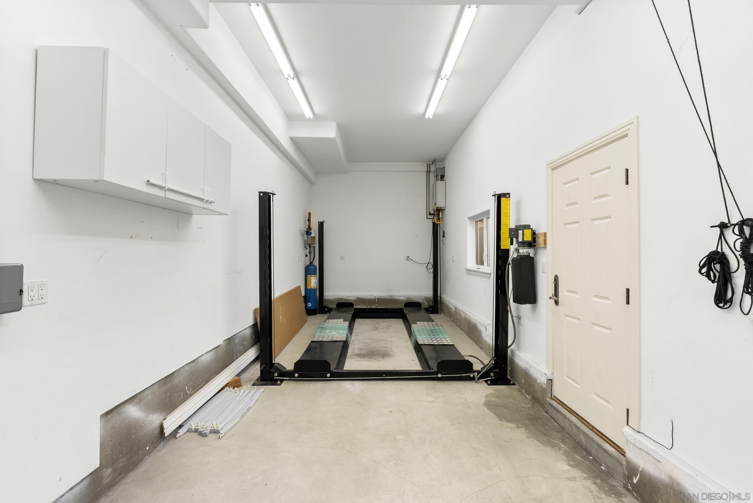 Detail Gallery Image 53 of 66 For 1028  Van Nuys St, San Diego,  CA 92109 - 5 Beds | 4 Baths