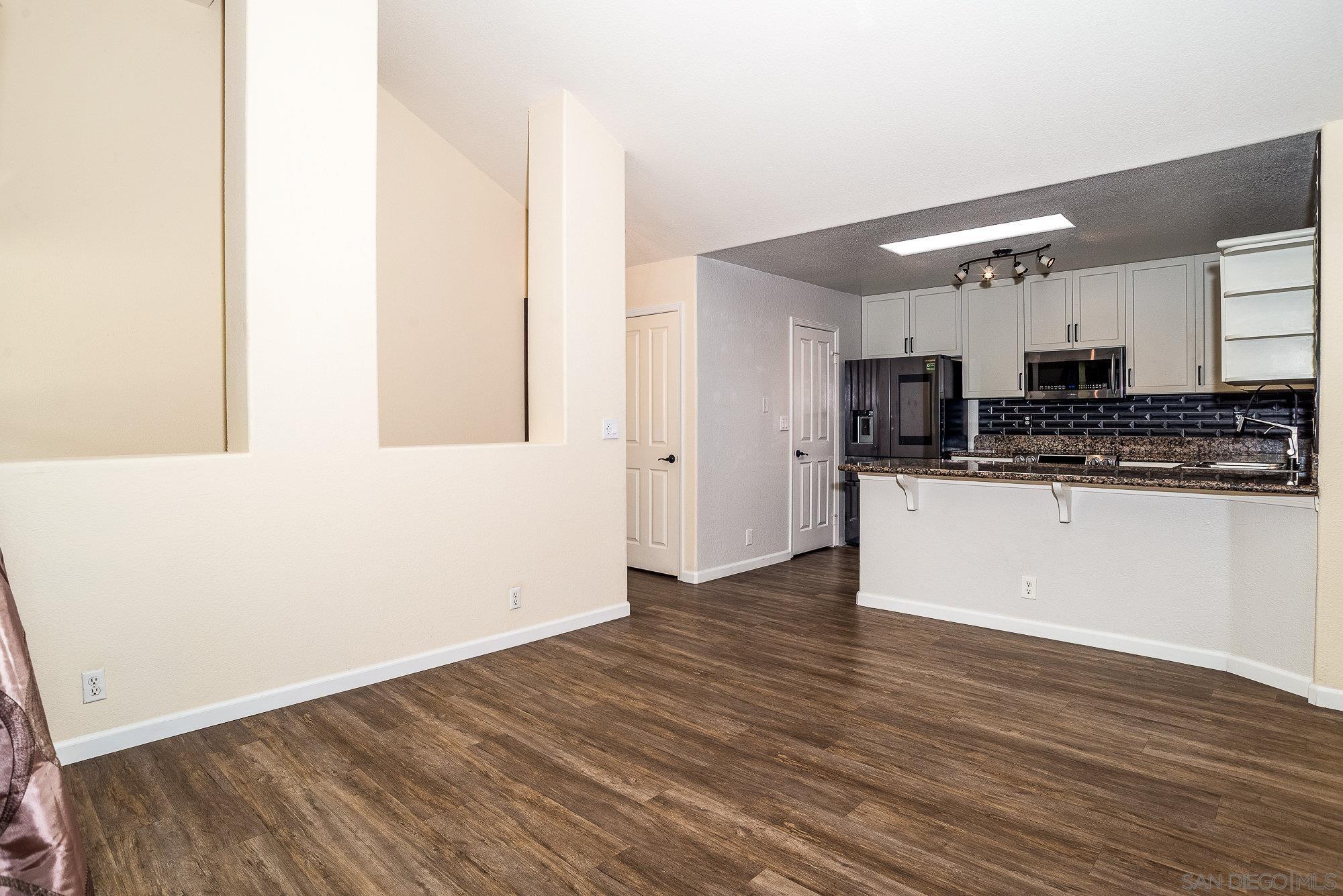 Detail Gallery Image 13 of 36 For 1548  Thomas Ave  #6,  San Diego,  CA 92109 - 2 Beds | 2 Baths