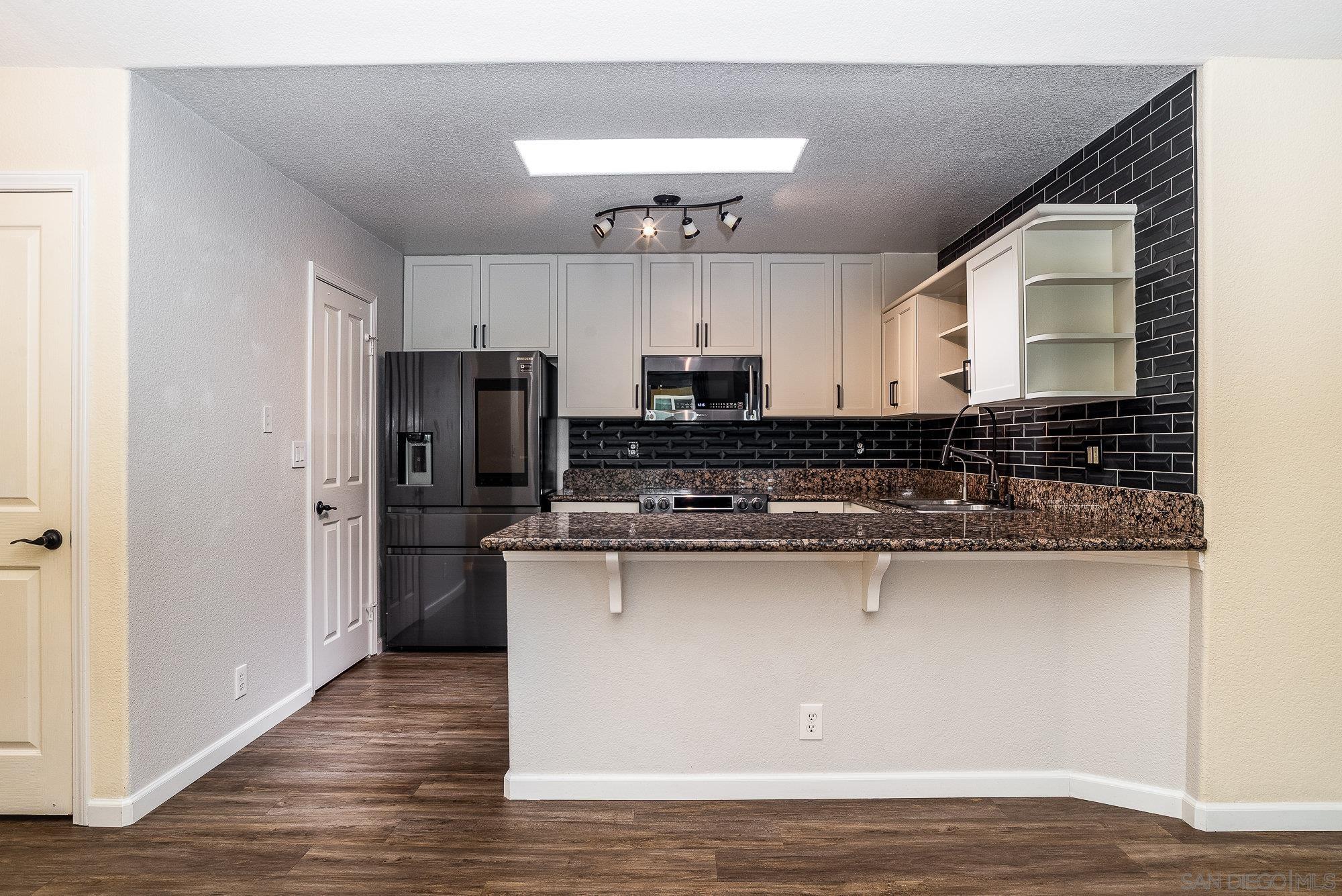 Detail Gallery Image 14 of 36 For 1548  Thomas Ave  #6,  San Diego,  CA 92109 - 2 Beds | 2 Baths