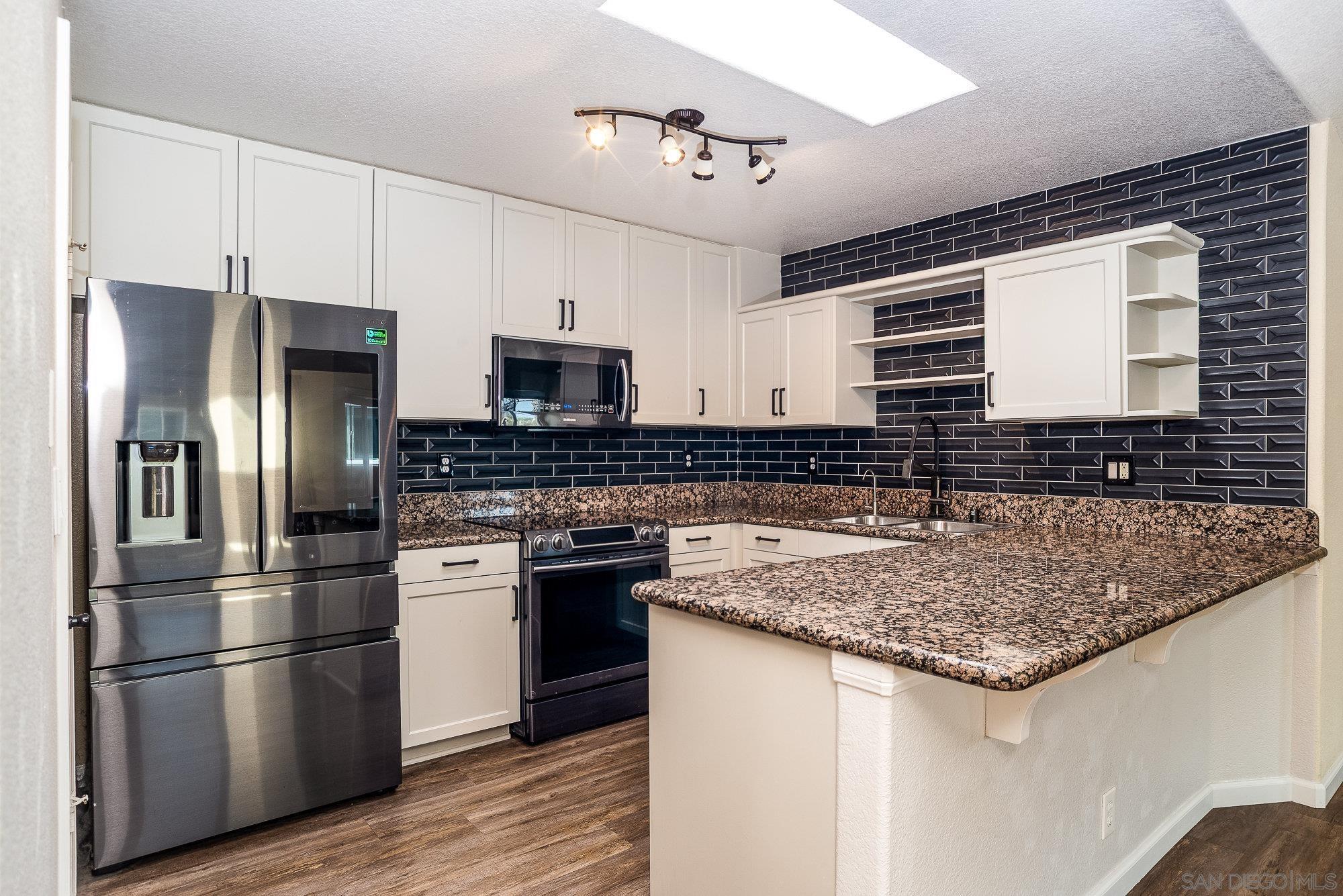 Detail Gallery Image 15 of 36 For 1548  Thomas Ave  #6,  San Diego,  CA 92109 - 2 Beds | 2 Baths