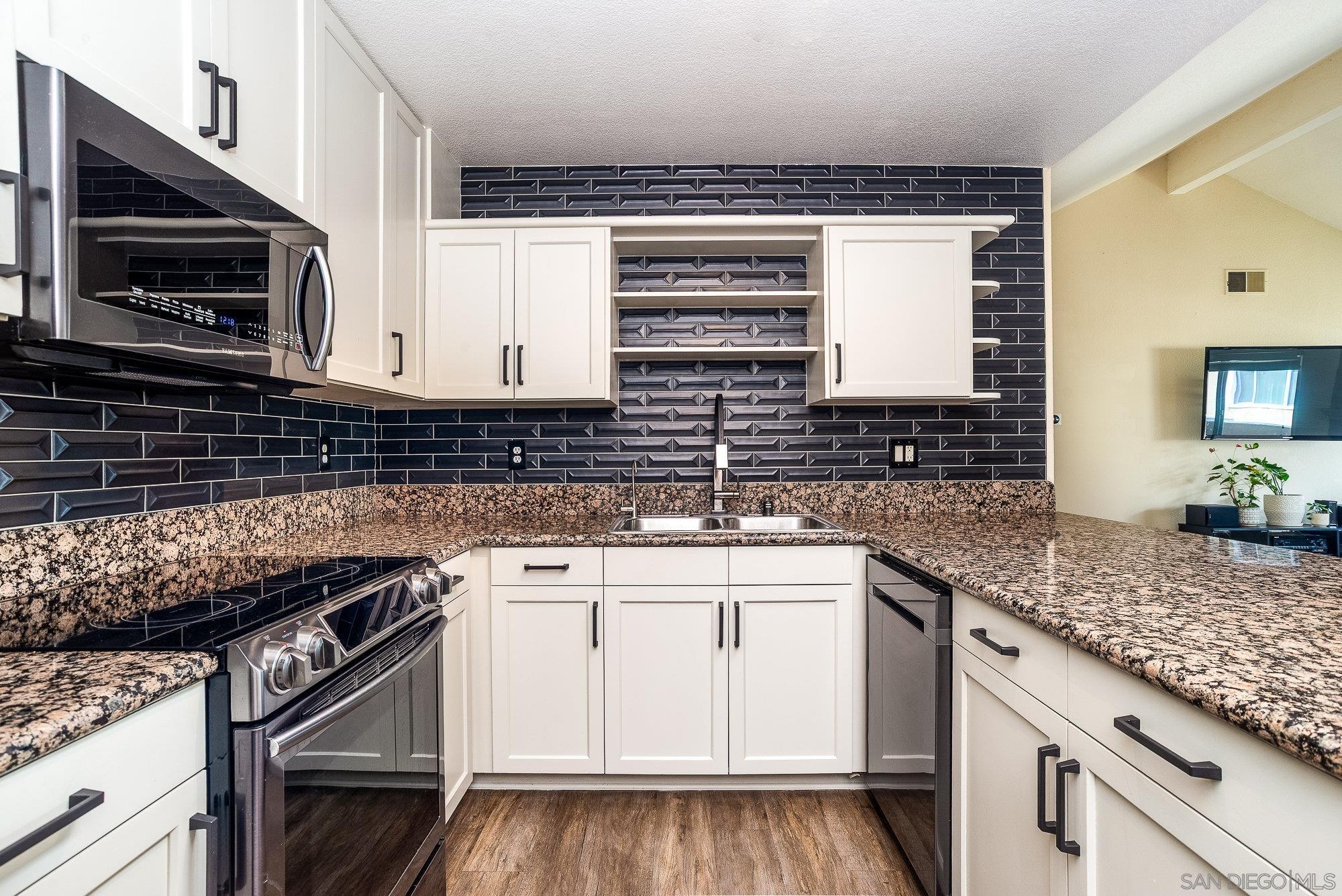 Detail Gallery Image 16 of 36 For 1548  Thomas Ave  #6,  San Diego,  CA 92109 - 2 Beds | 2 Baths