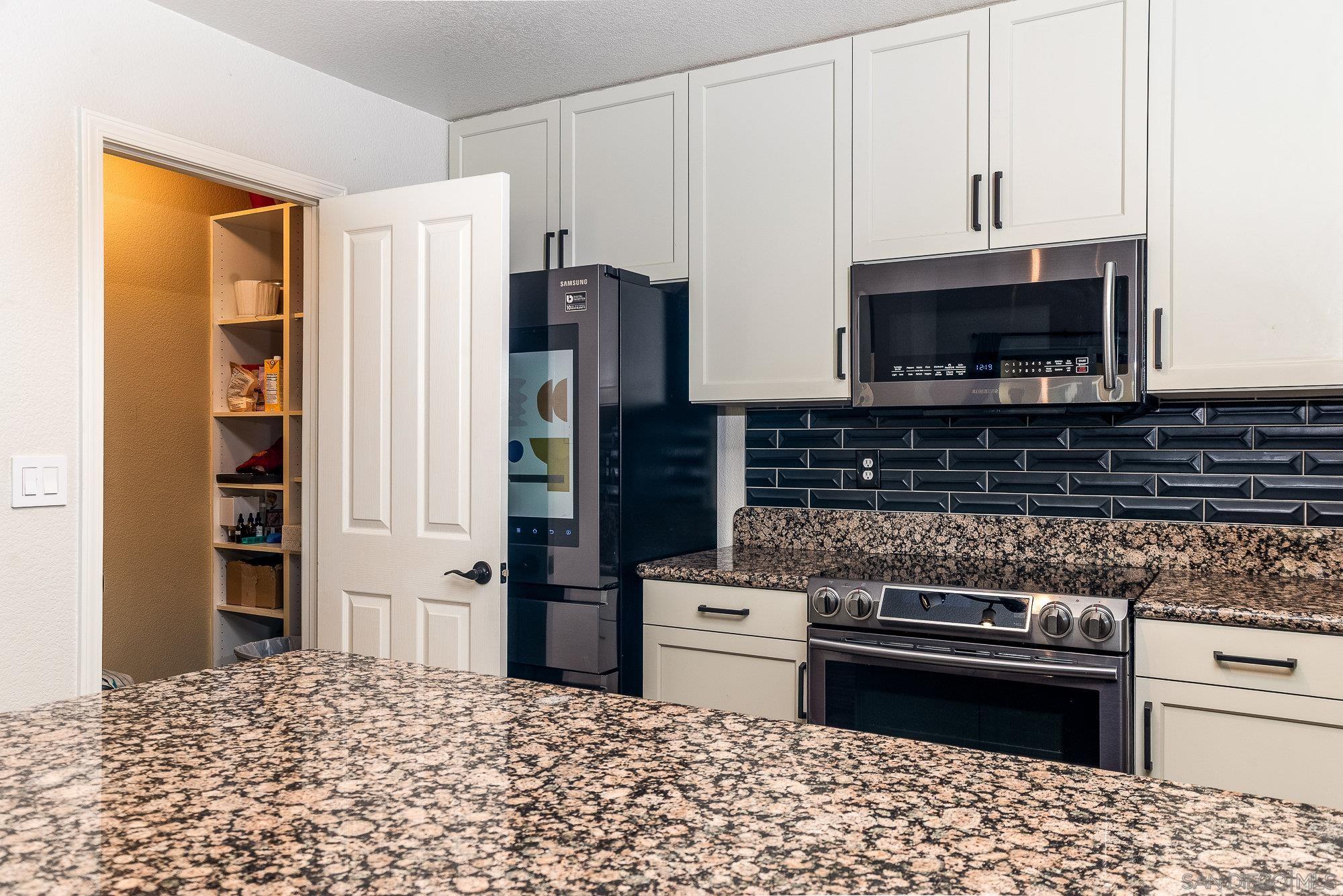 Detail Gallery Image 19 of 36 For 1548  Thomas Ave  #6,  San Diego,  CA 92109 - 2 Beds | 2 Baths