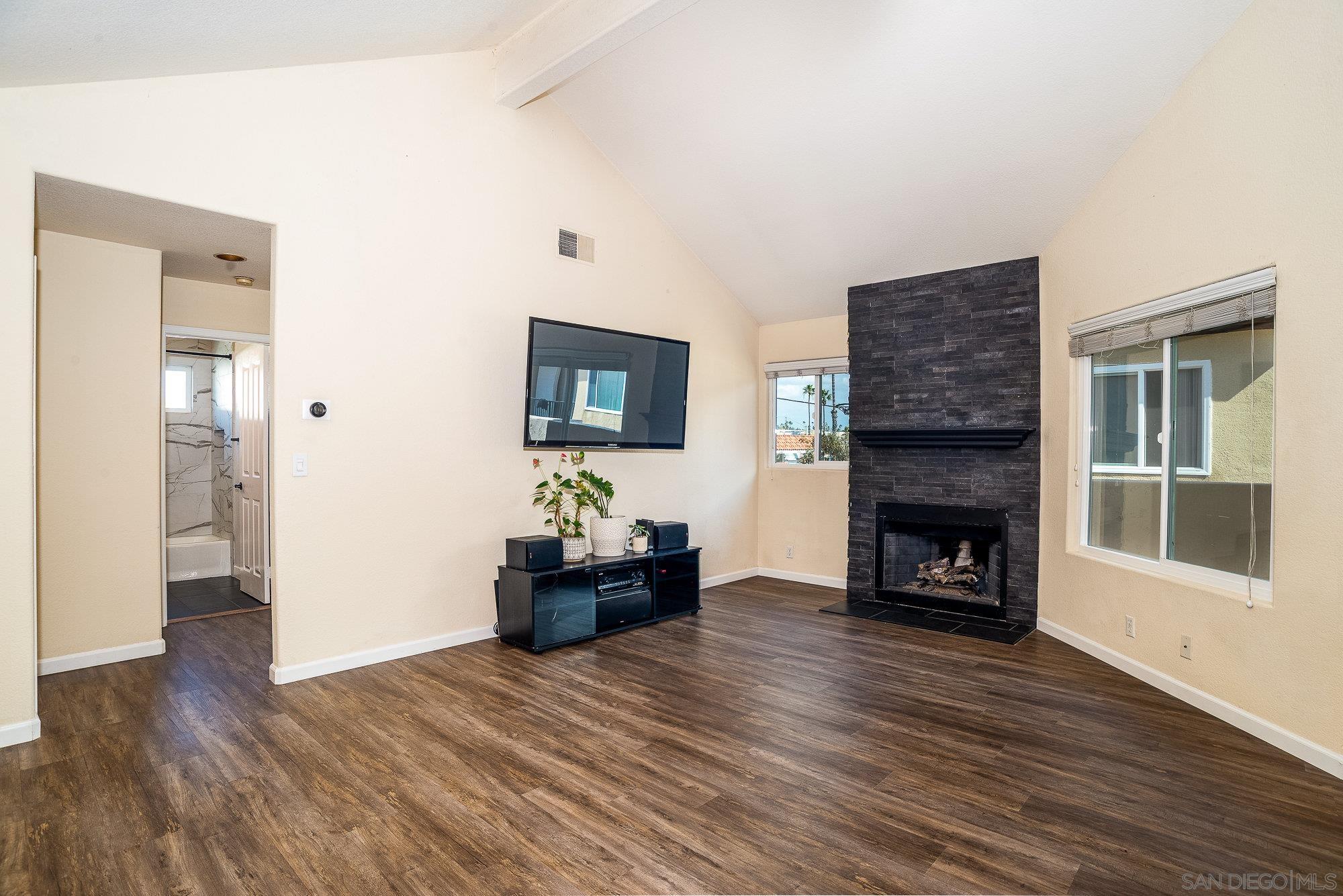 Detail Gallery Image 9 of 36 For 1548  Thomas Ave  #6,  San Diego,  CA 92109 - 2 Beds | 2 Baths